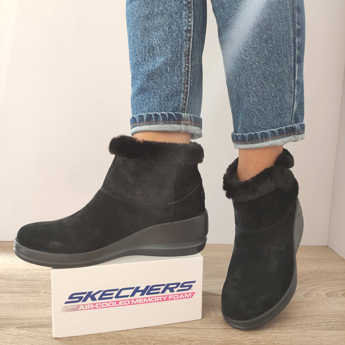 GHETE CASUAL DAMA SKECHERS 144470 BBK NEGRE VELUR - imagine 3