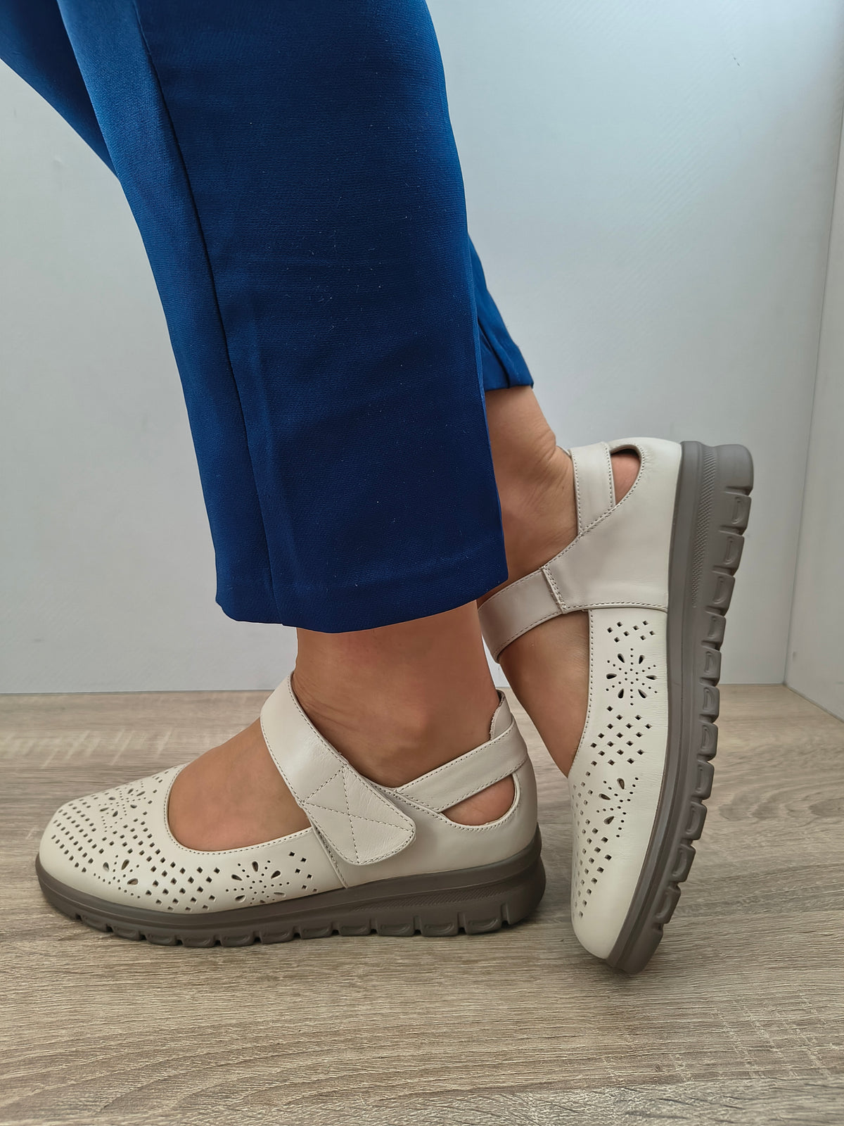 PANTOFI PERFORATI DAMA FORMAZIONE 3510801 CREM - imagine 5