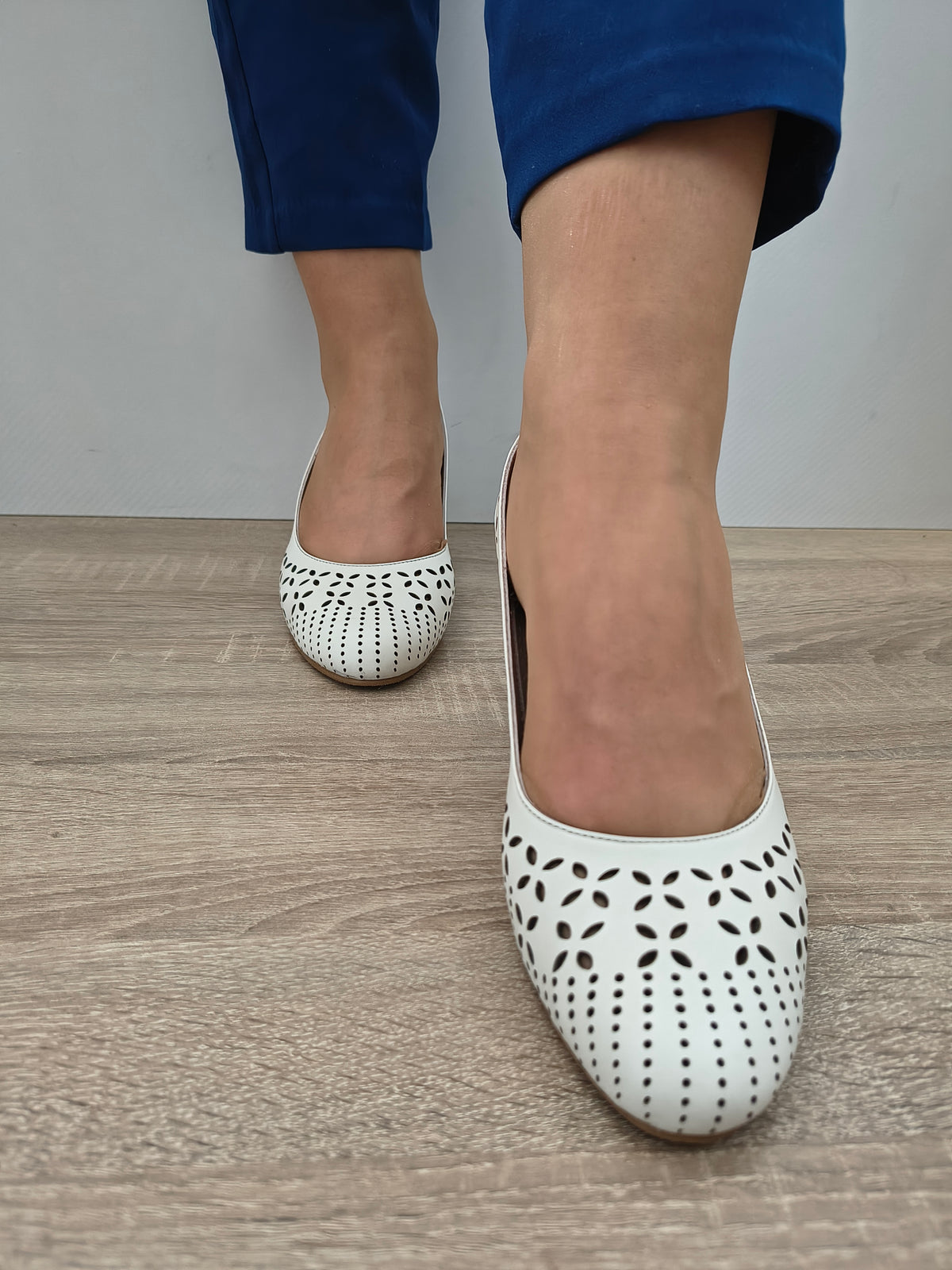 PANTOFI PERFORATI DAMA DOGATI 050 850 BEJ - imagine 4