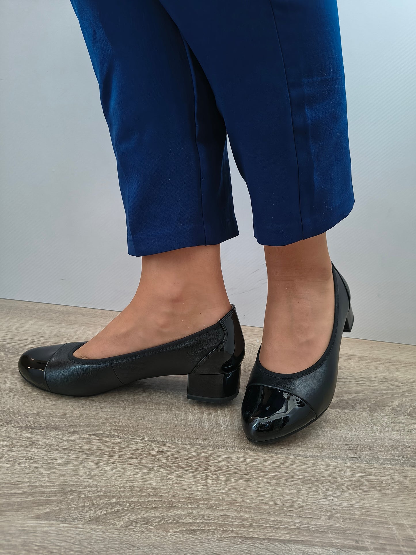 PANTOFI ELEGANTI DAMA CAPRICE 22500-42 022 NEGRUJ + LAC
