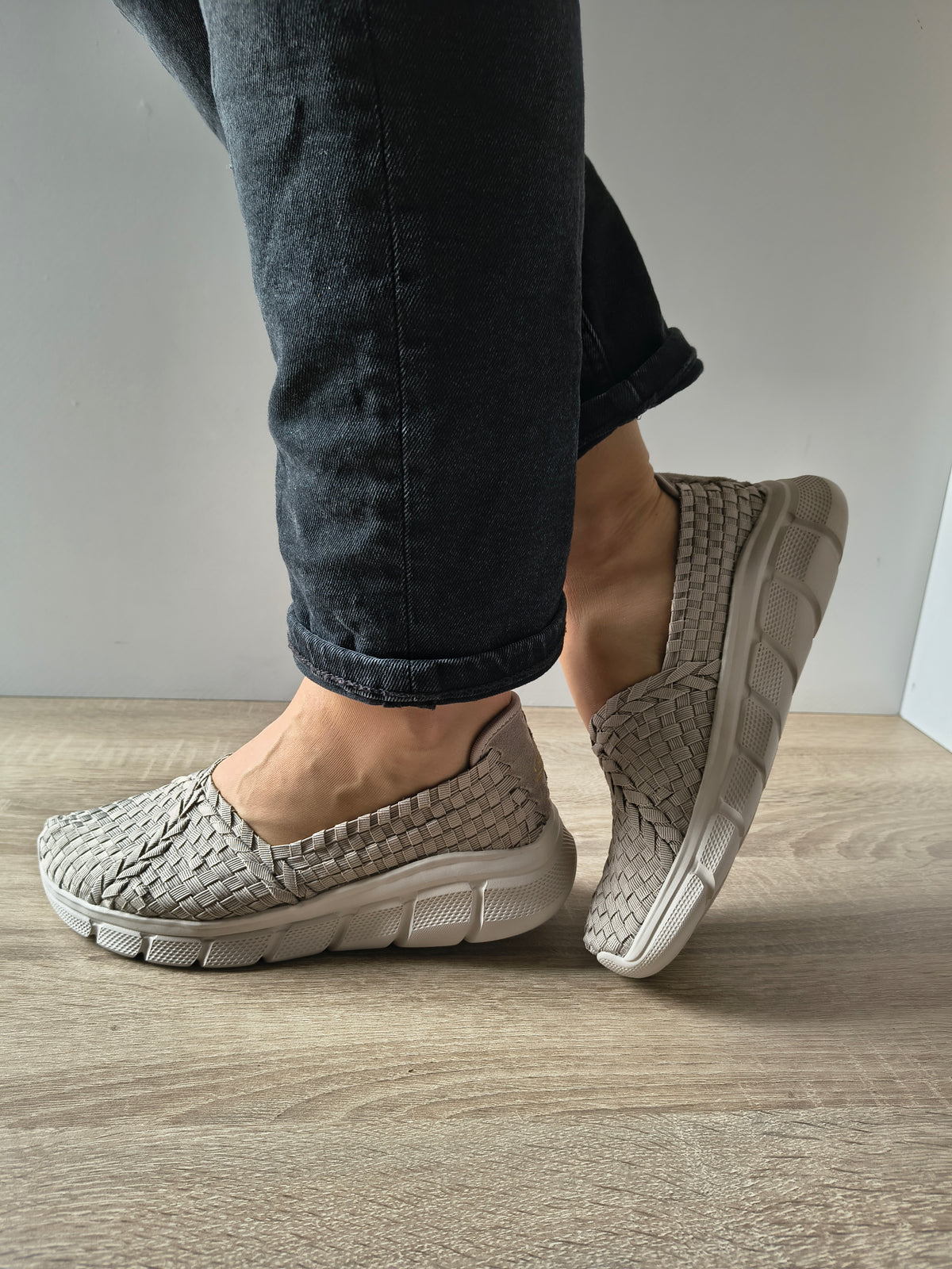 PANTOFI CASUAL DAMA SKECHERS 117323 TPE TAUPE + MULTICOLOR - imagine 4