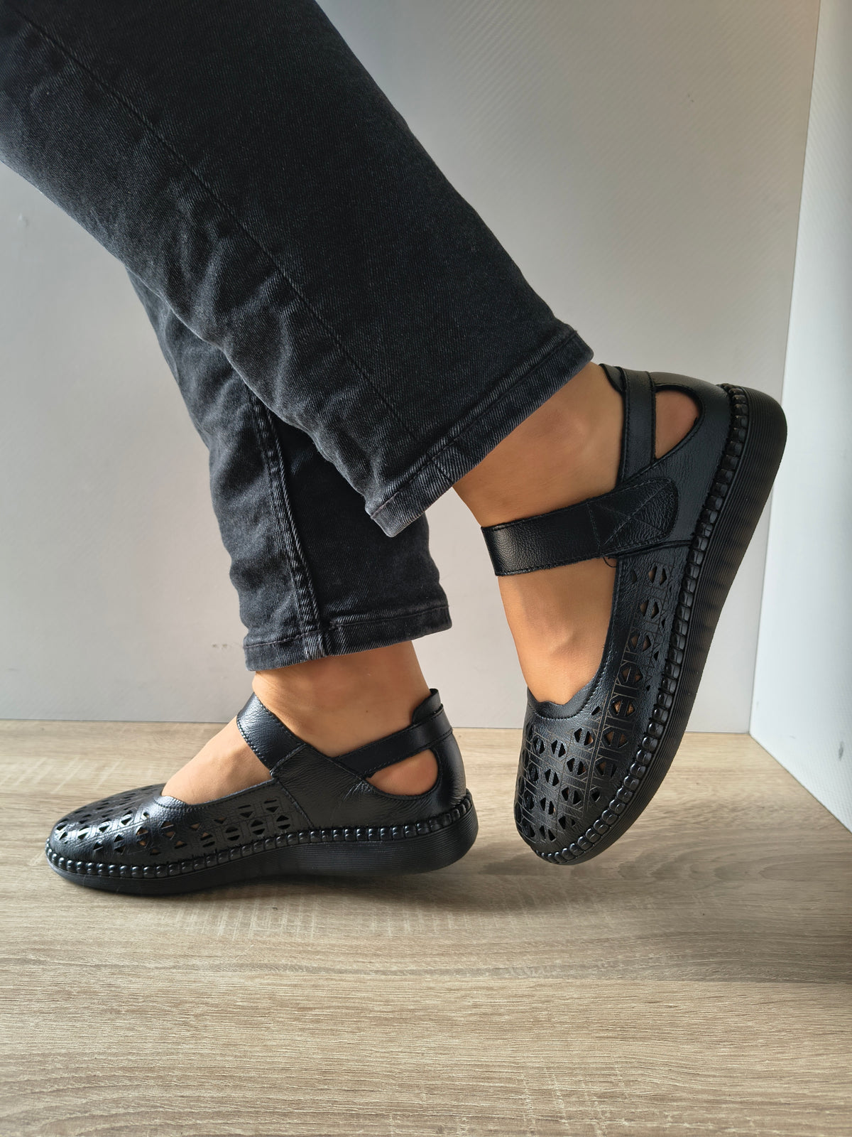 PANTOFI PERFORATI DAMA FORMAZIONE S9686 NEGRU - imagine 2