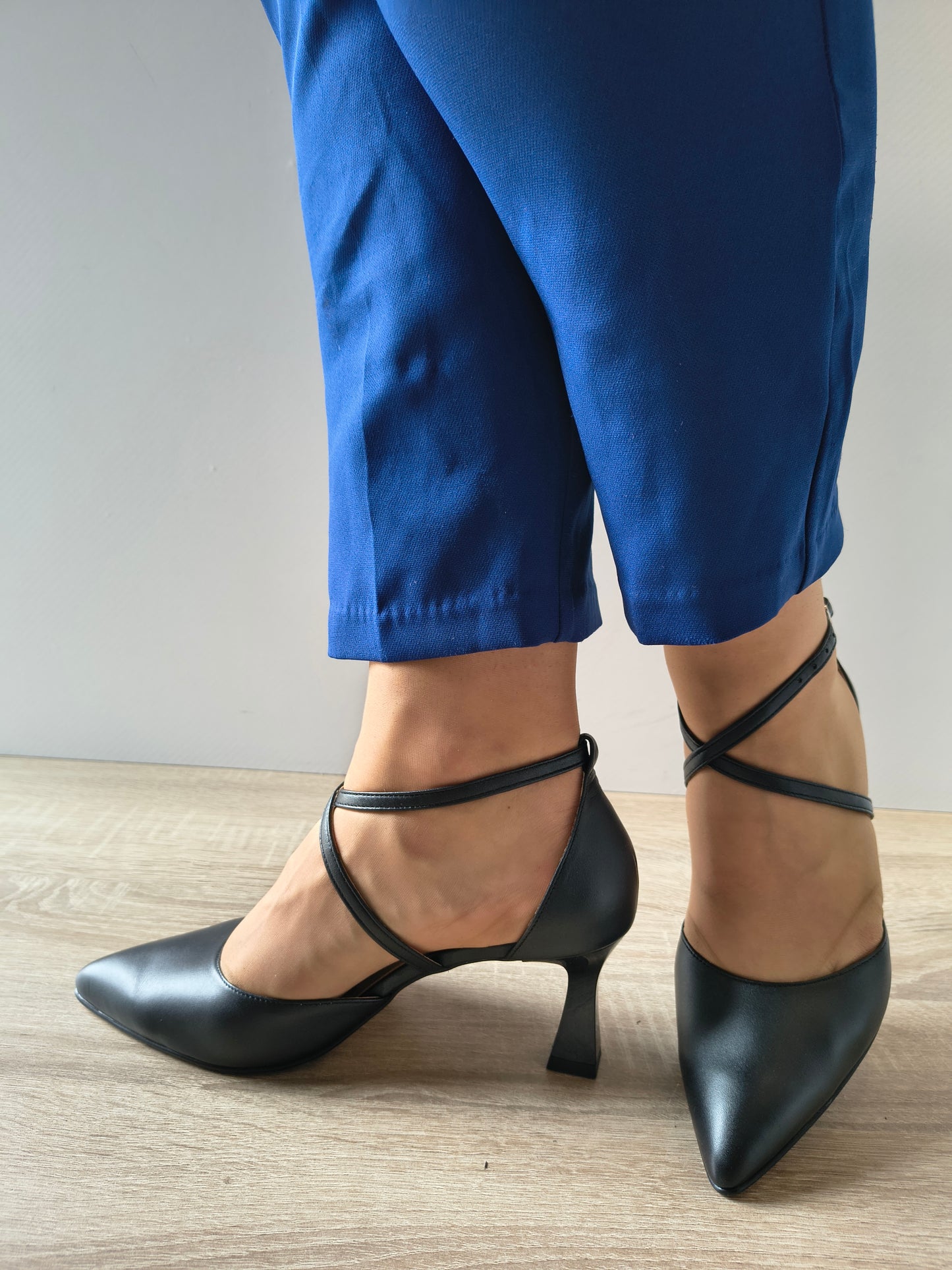 PANTOFI DECUPATI DAMA ANTONIO 12420 NEGRU