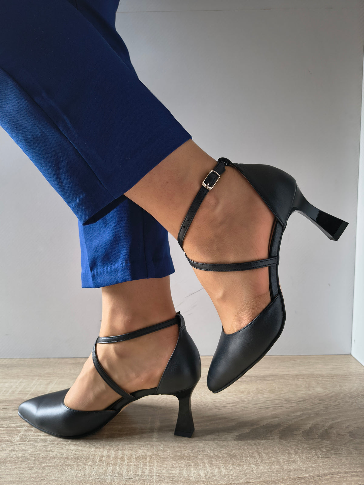PANTOFI DECUPATI DAMA ANTONIO 12420 NEGRU - imagine 2