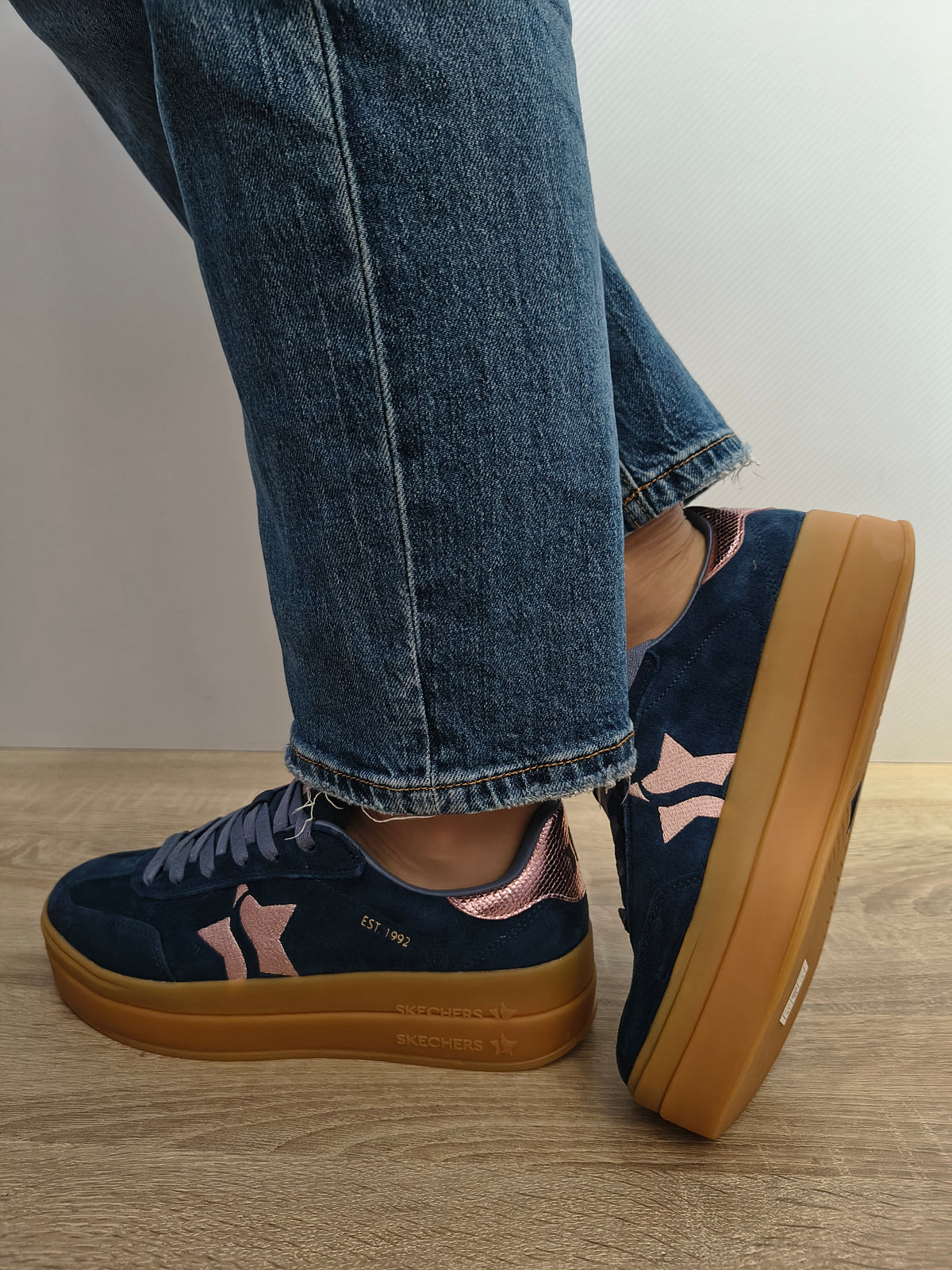 PANTOFI CASUAL DAMA SKECHERS 185430 NVPK ALBASTRU VELUR - imagine 4