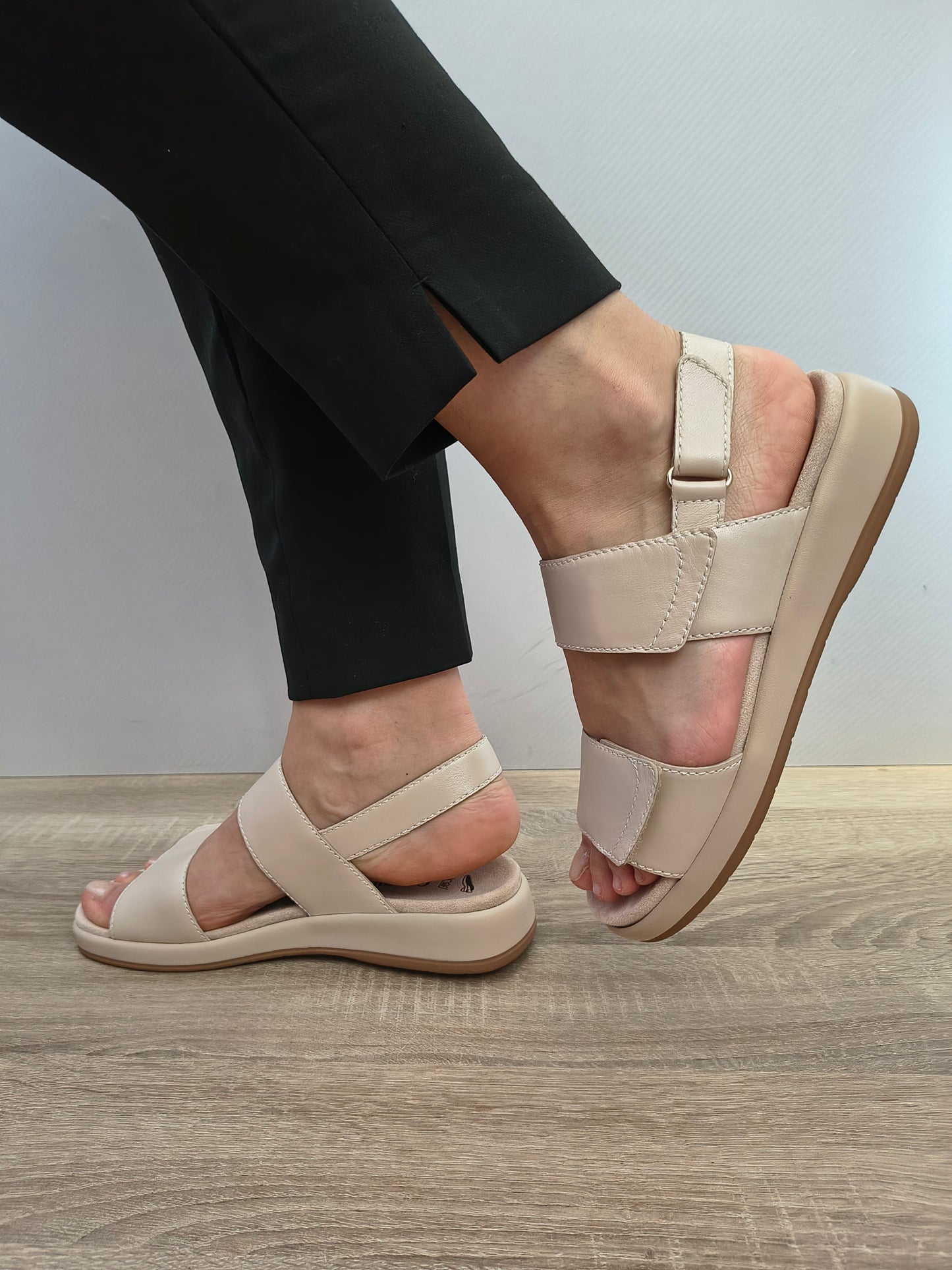 Sandale Casual Damă Caprice 28207-44 140 Crem Perlat - Piele Naturală