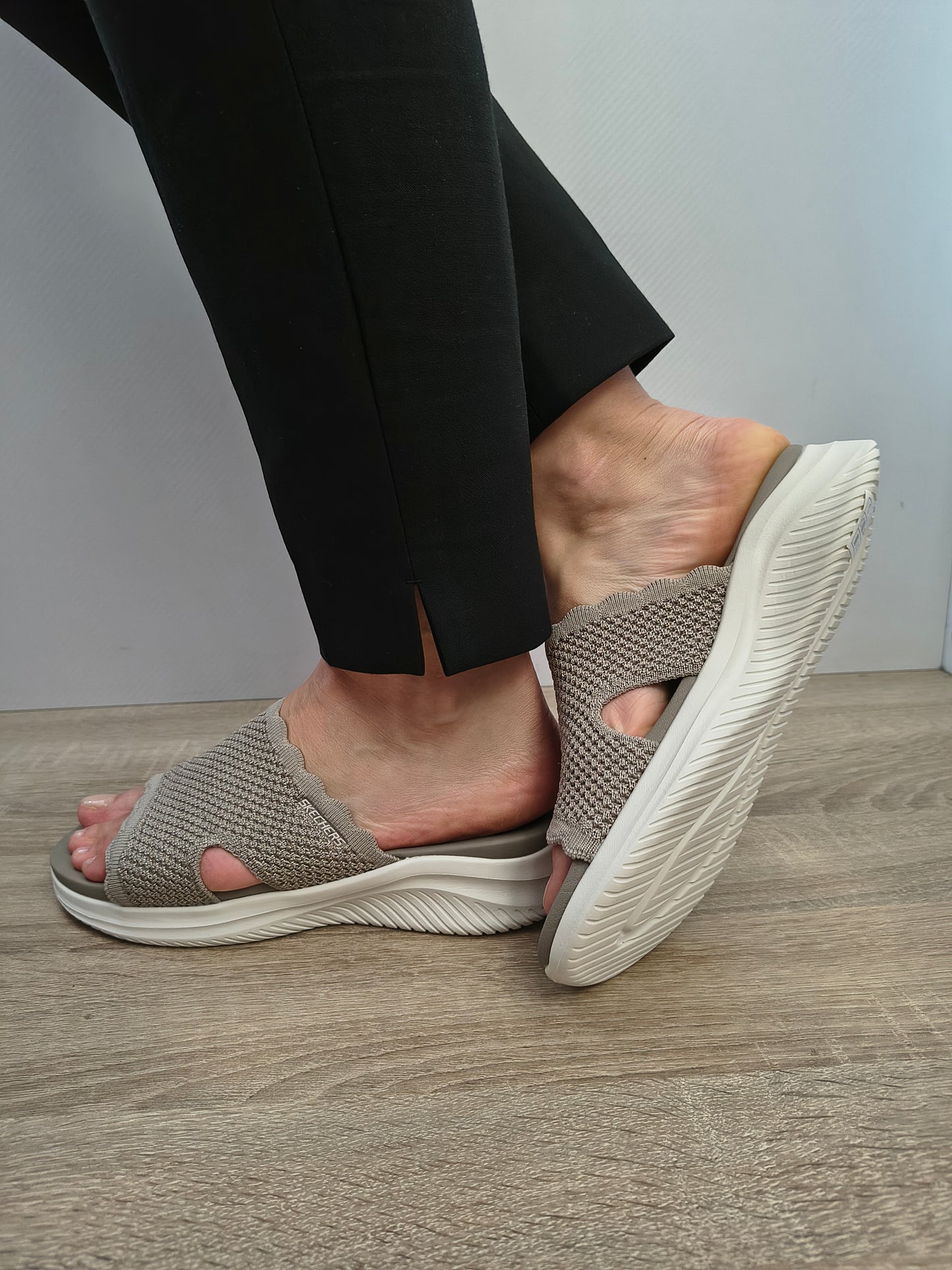 Saboti Casual Damă Skechers 164055 Tpe Taupe - Textil