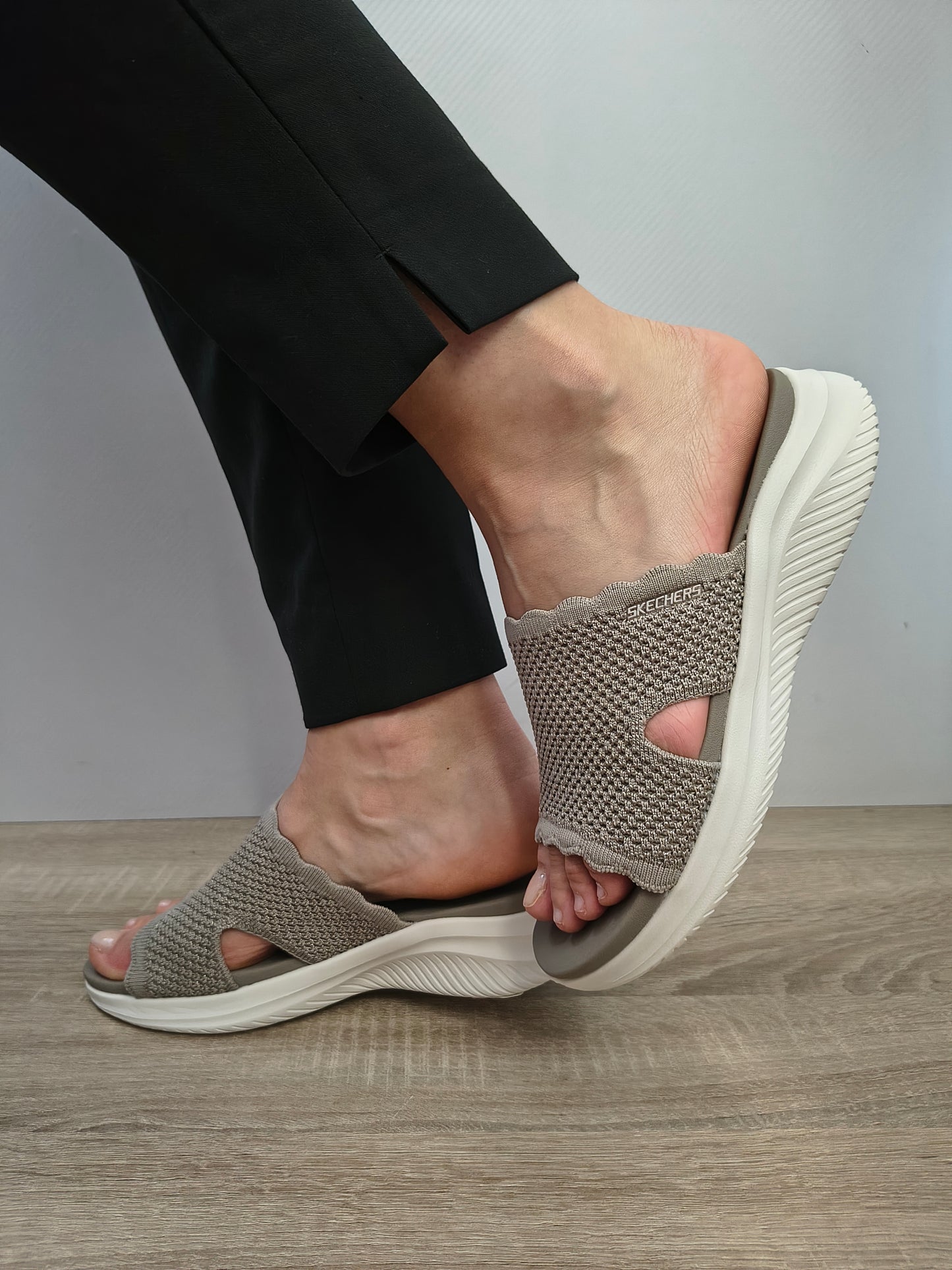 Saboti Casual Damă Skechers 164055 Tpe Taupe - Textil