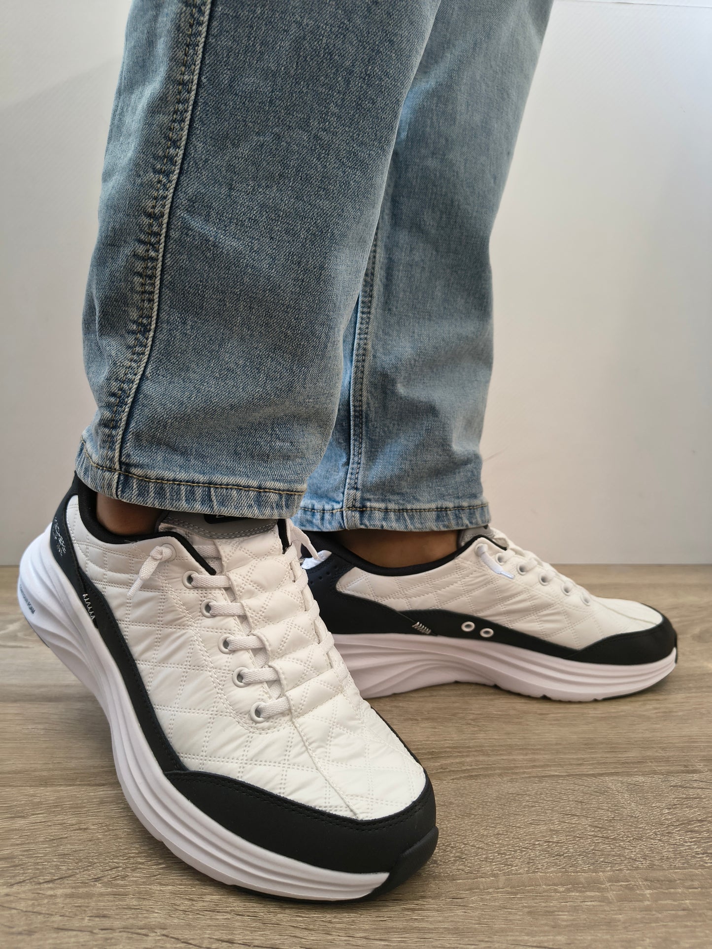 PANTOFI CASUAL BARBATI SKECHERS 232619 WBK ALB + NEGRU