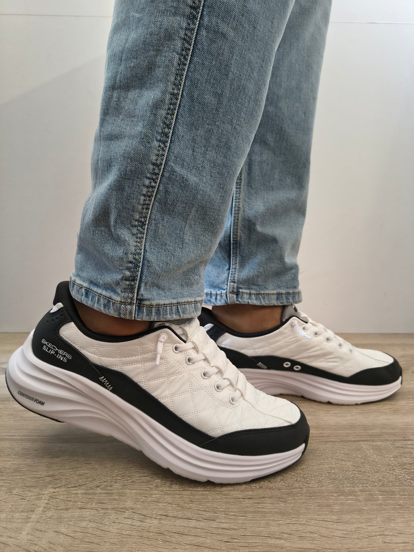 PANTOFI CASUAL BARBATI SKECHERS 232619 WBK ALB + NEGRU