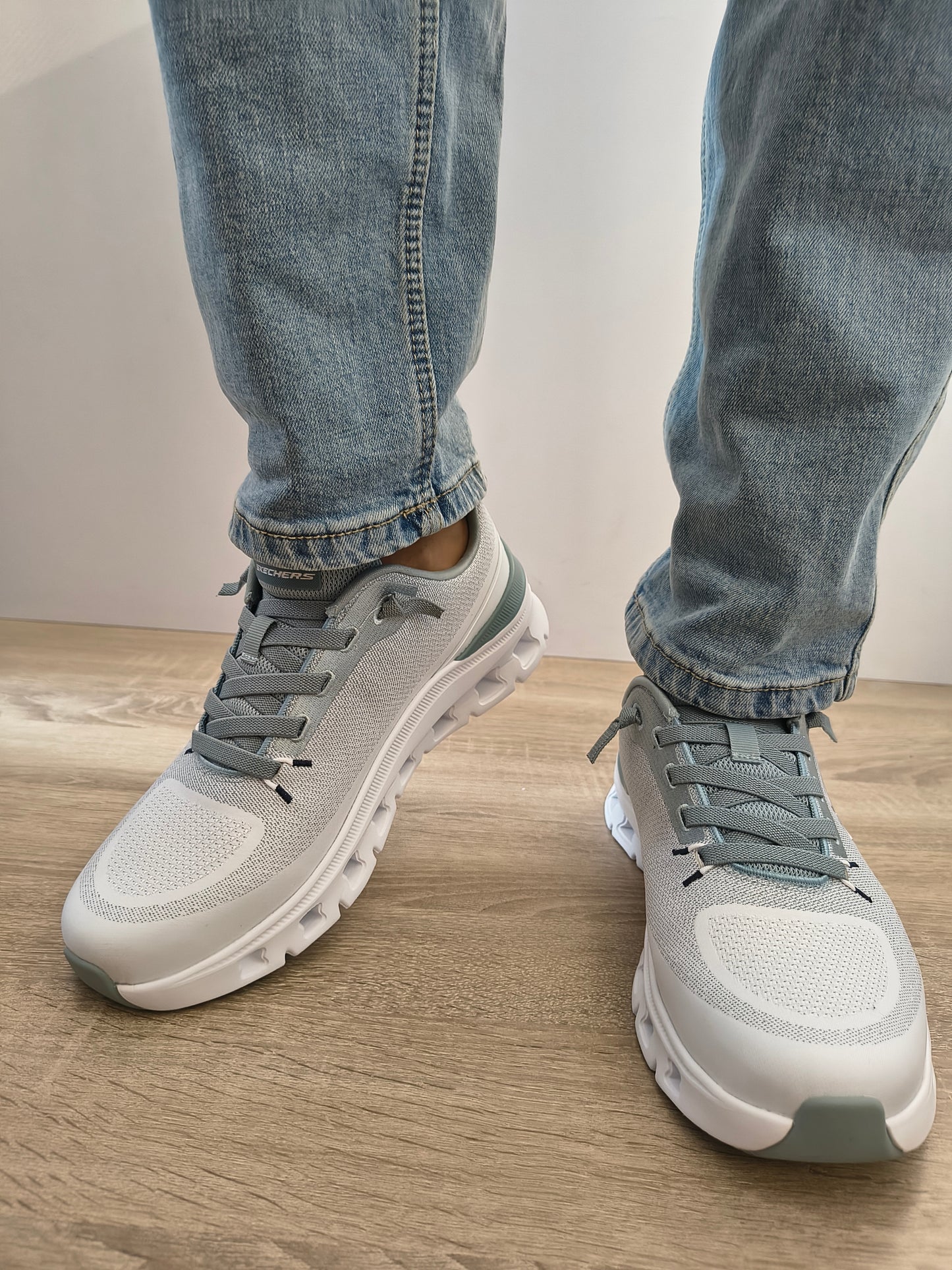 Pantofi Sport Bărbați Skechers 233132 Wlb Alb/gri - Textil