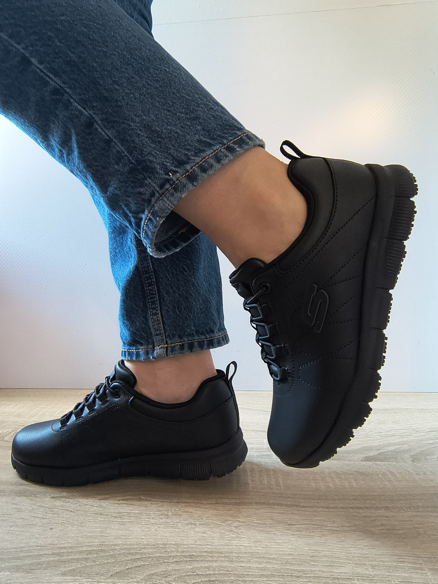 PANTOFI SPORT DAMĂ SKECHERS 108214EC BLK NEGRI