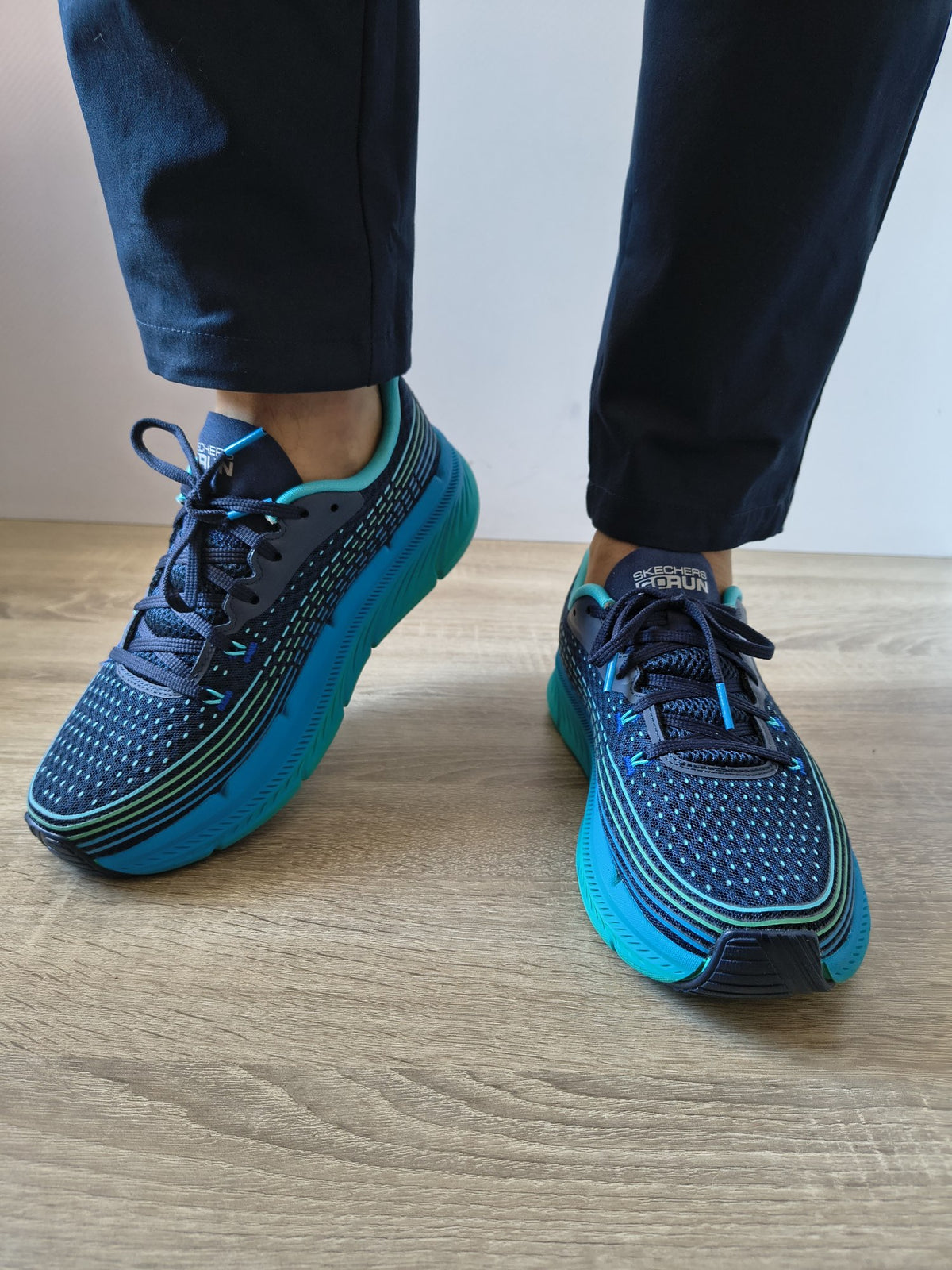 PANTOFI SPORT BĂRBAȚI SKECHERS 220835 NVBL BLEUMARIN