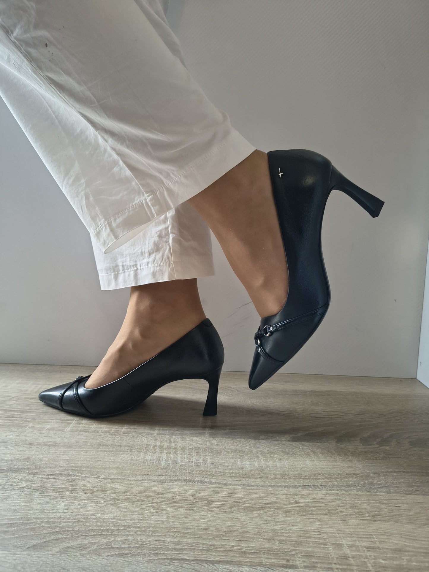PANTOFI ELEGANȚI DAMĂ TAMARIS 22445-47 001 NEGRI