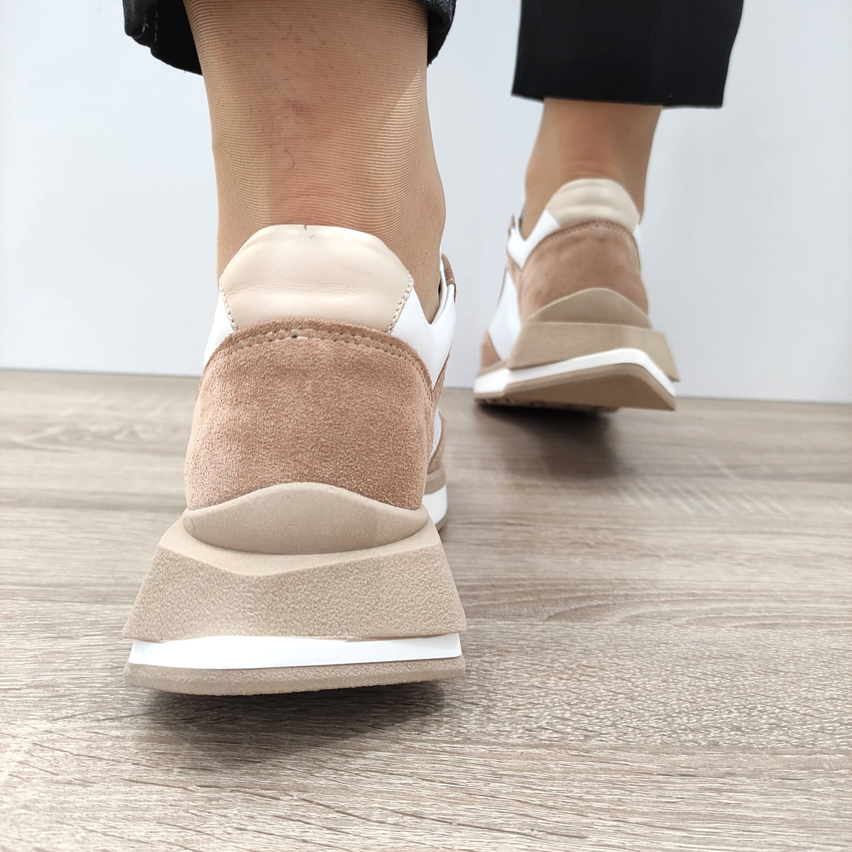 PANTOFI CASUAL DAMA DOGATI 70832 G1176-01157 ALBI + CAMEL VELUR - imagine 3