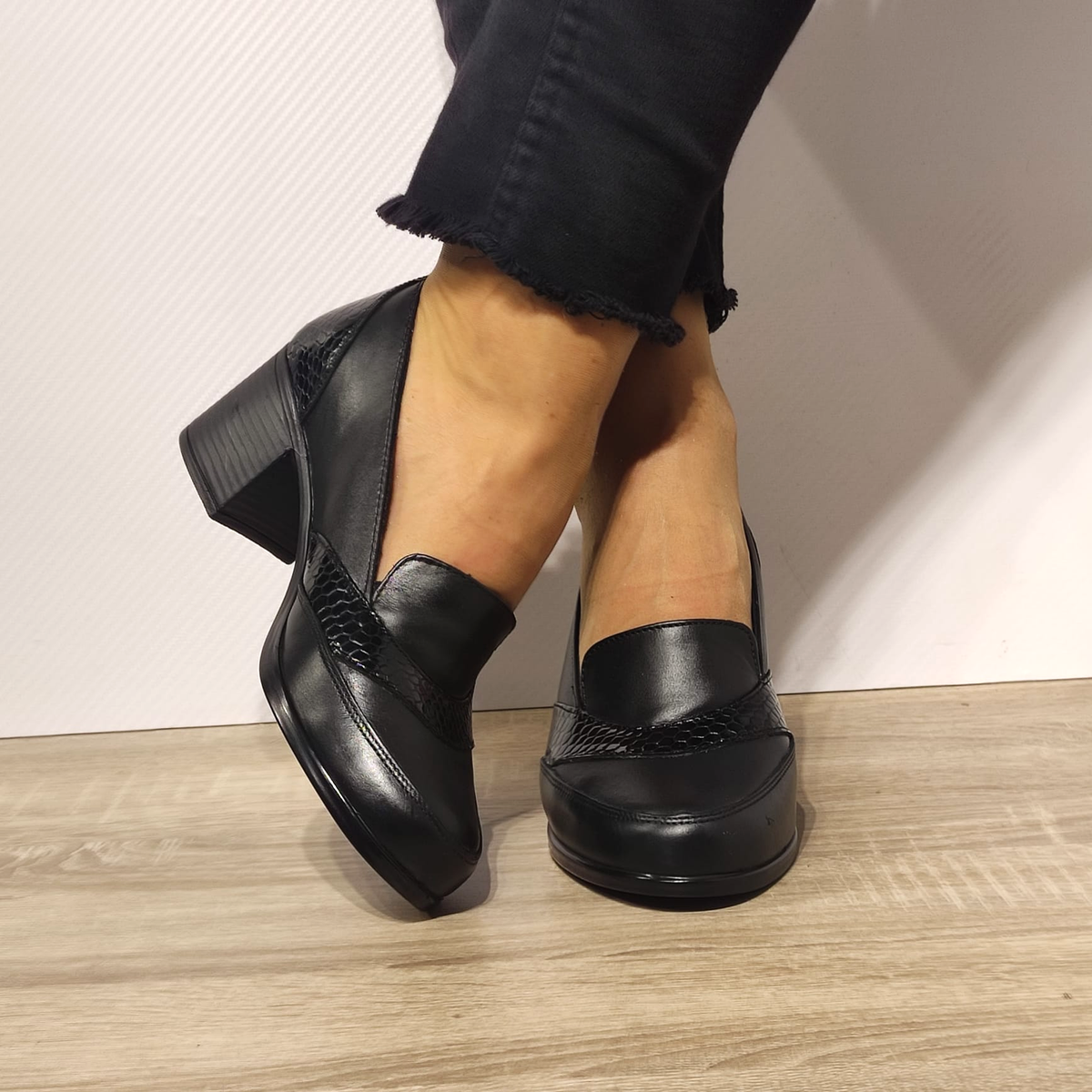 PANTOFI CASUAL DAMA NICOLIS 125394 NEGRI + CROCO - imagine 4
