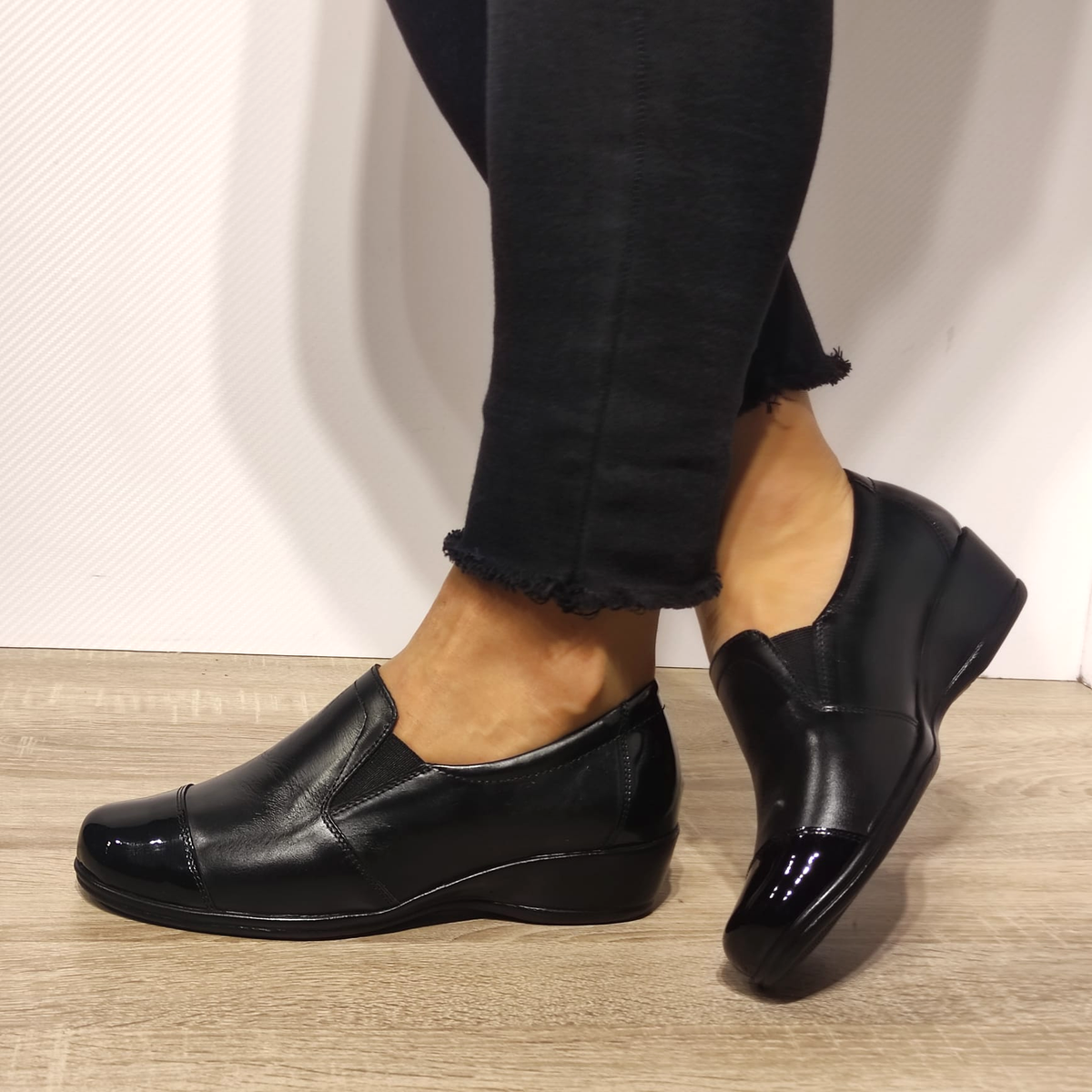 PANTOFI CASUAL DAMA NICOLIS 13953 NEGRI + LAC - imagine 2
