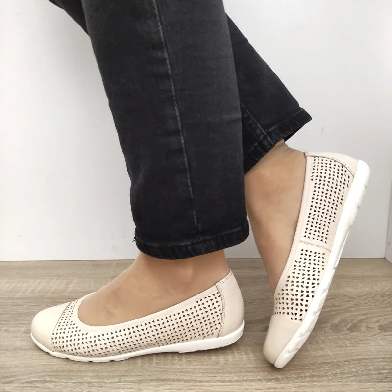 PANTOFI CASUAL PERFORATI DAMA CAPRICE 22151-42 ALBI PERLAT - imagine 2