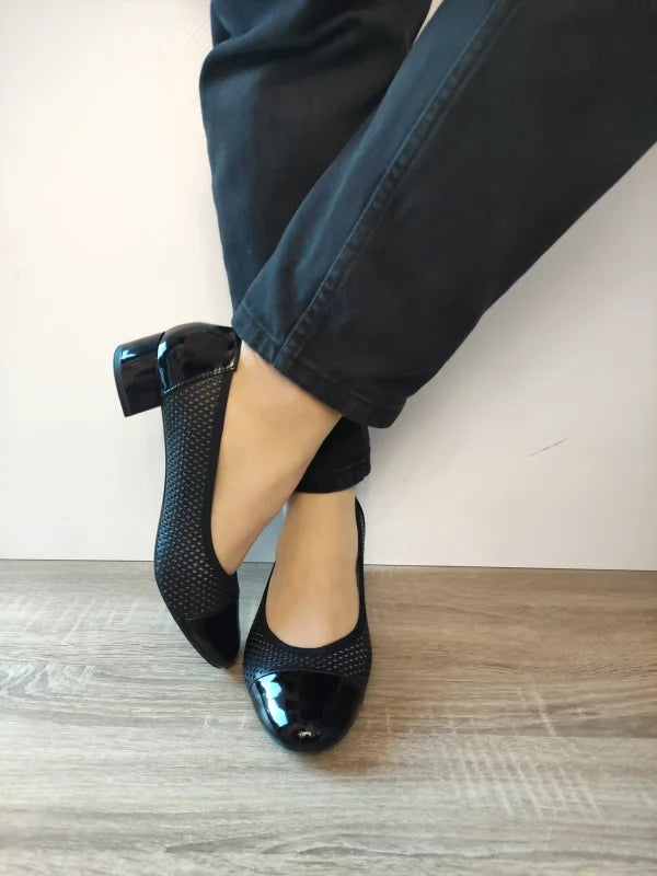 PANTOFI CASUAL PERFORATI DAMA CAPRICE 22504-44 NEGRI CU LAC - imagine 3
