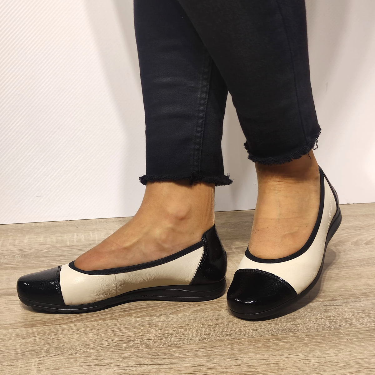PANTOFI CASUSAL DAMA RIEKER L9351-80 BEJ + NEGRU LAC - imagine 3