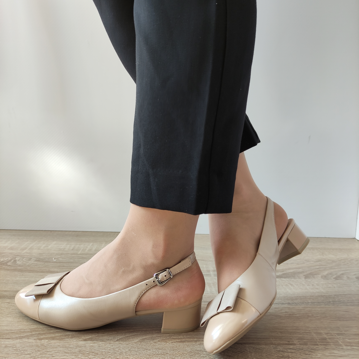 PANTOFI DECUPATI DAMA CAPRICE 29502-42 BEJ + LAC - imagine 2