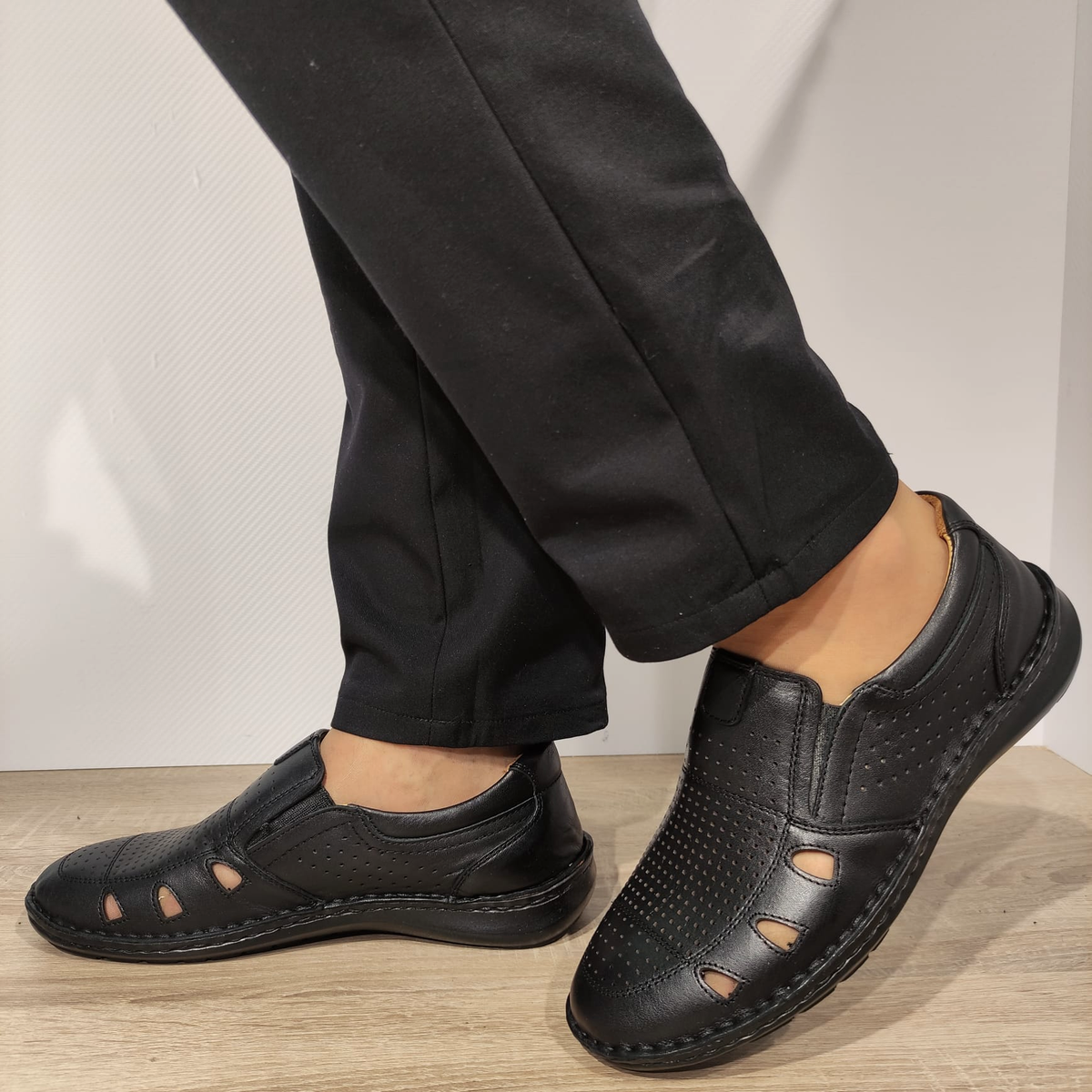 PANTOFI PERFORATI BARBATI GORETTI 9990-107 NEGRI - imagine 2