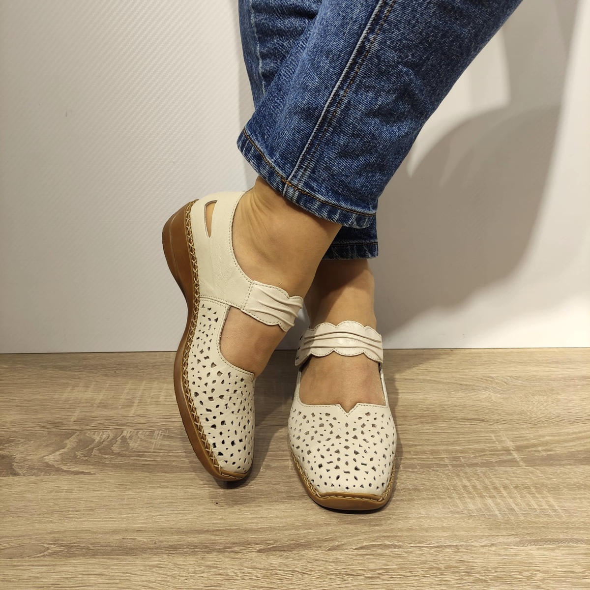 PANTOFI PERFORATI CASUAL DAMA RIEKER 41399-60 BEJ - imagine 5