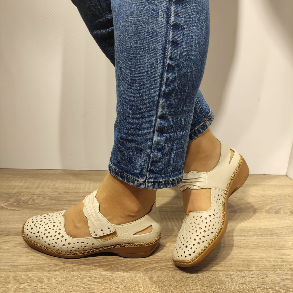 PANTOFI PERFORATI CASUAL DAMA RIEKER 41399-60 BEJ - imagine 2