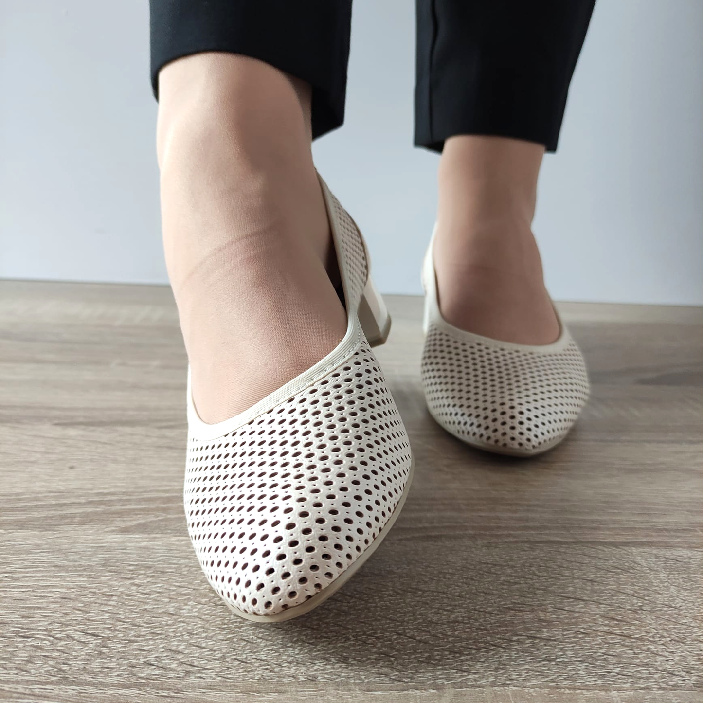 PANTOFI PERFORATI DAMA CAPRICE 22501-42 BEJ PERLAT