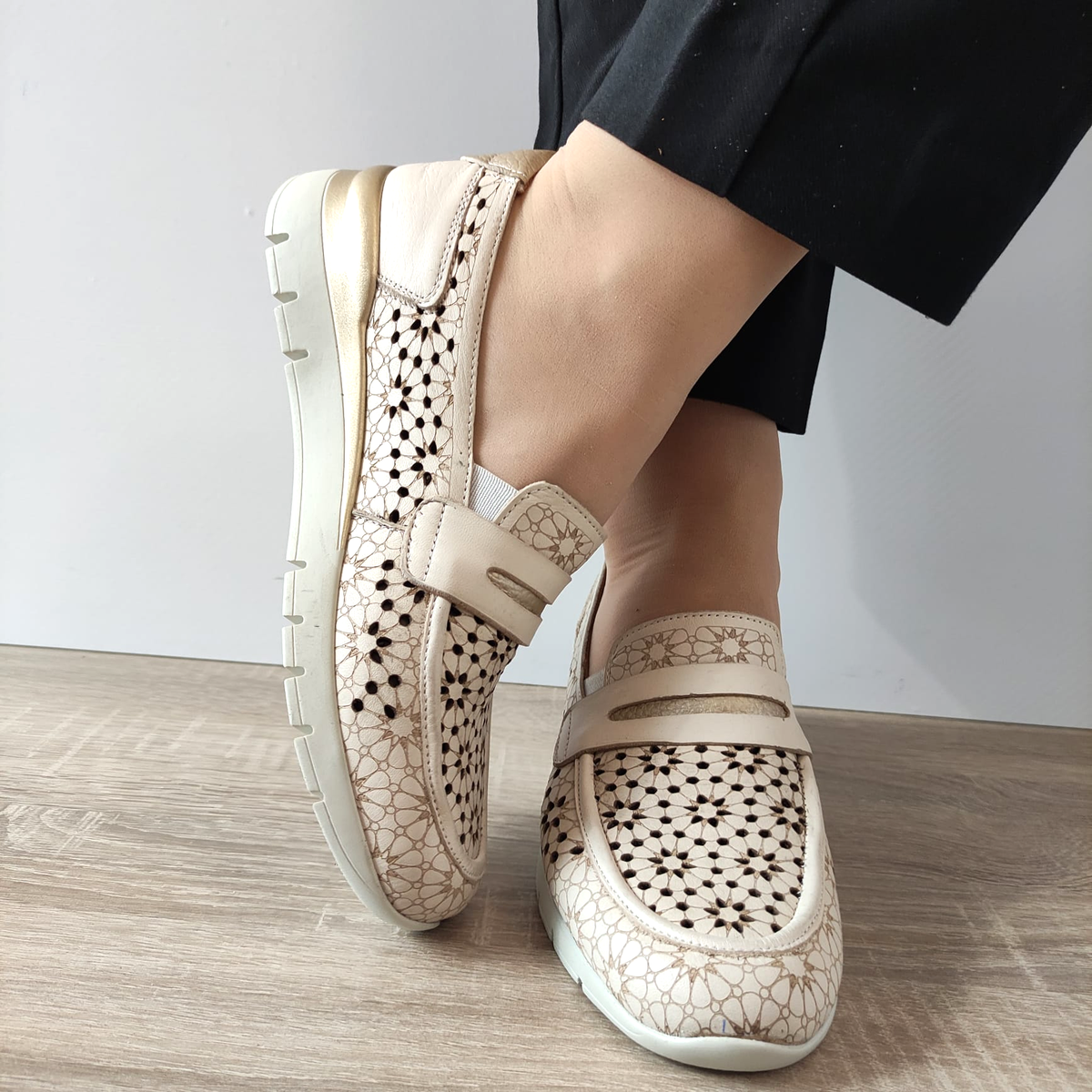 PANTOFI PERFORATI DAMA CASPIAN 6600 BEJ - imagine 3