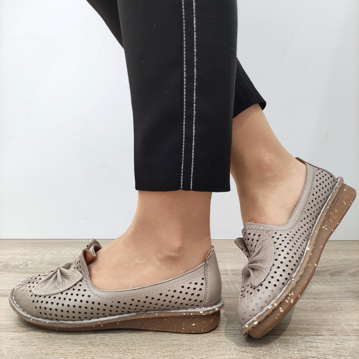 PANTOFI PERFORATI DAMA DOGATI 101131-1 GREJ - imagine 2