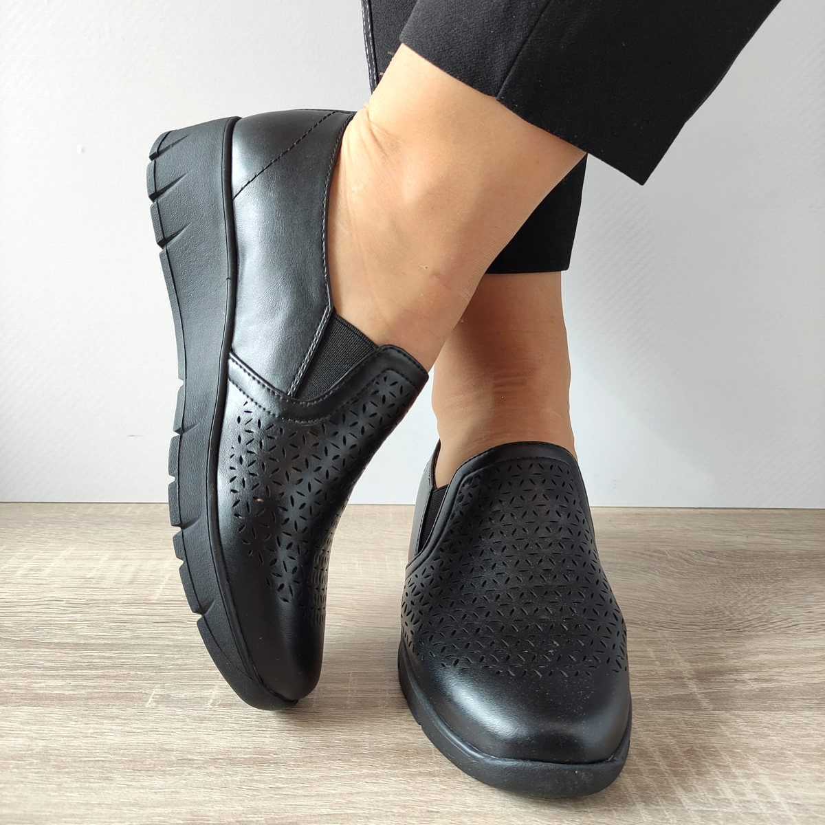 PANTOFI CASUAL PERFORATI DAMA JANA 24665-42 NEGRI - imagine 4