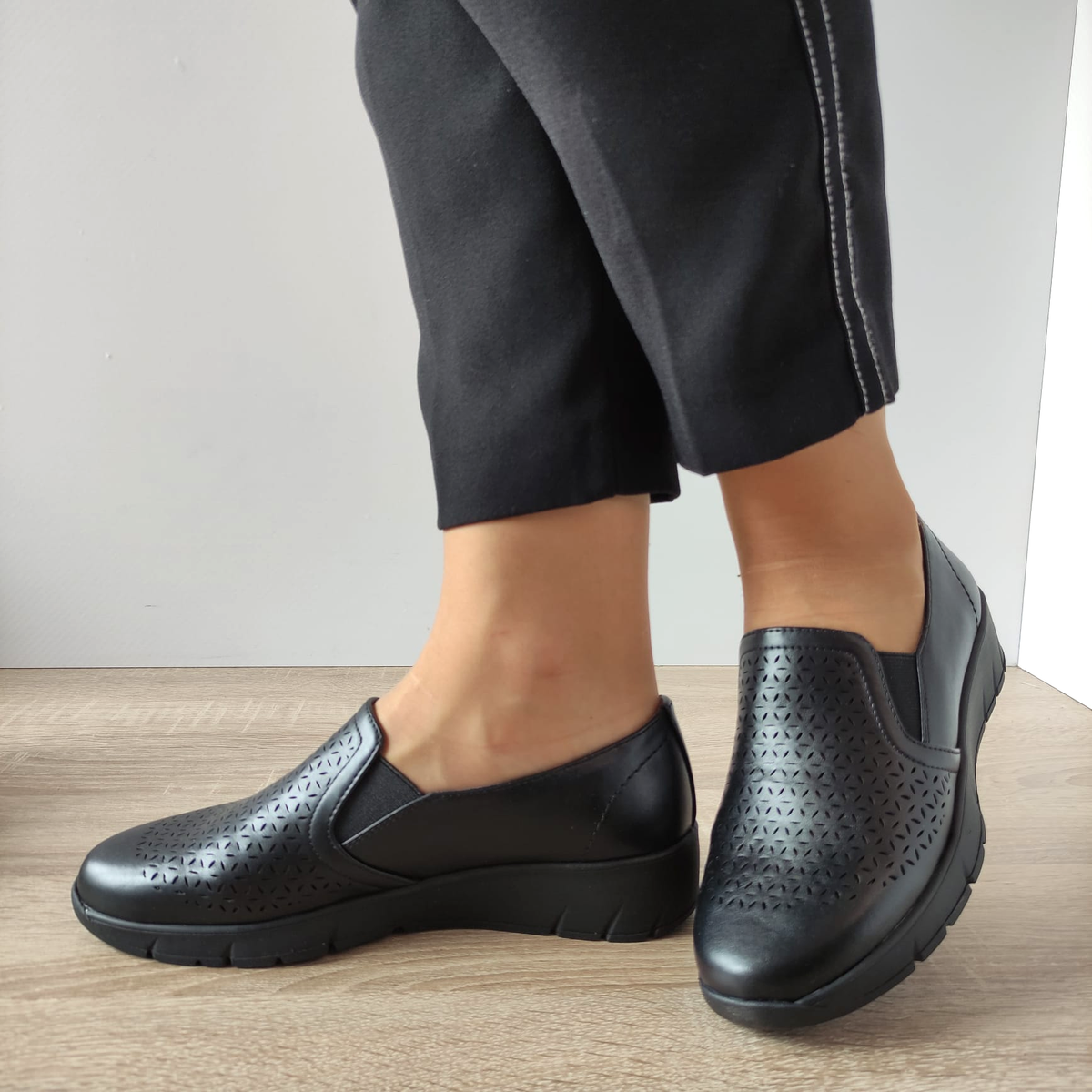 PANTOFI CASUAL PERFORATI DAMA JANA 24665-42 NEGRI - imagine 3