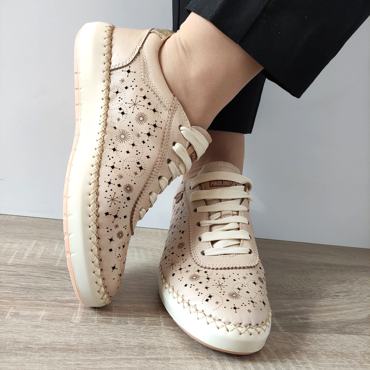 PANTOFI PERFORATI DAMA PIKOLINOS W6B-6515CPC1 BEJ MARFIL - imagine 4