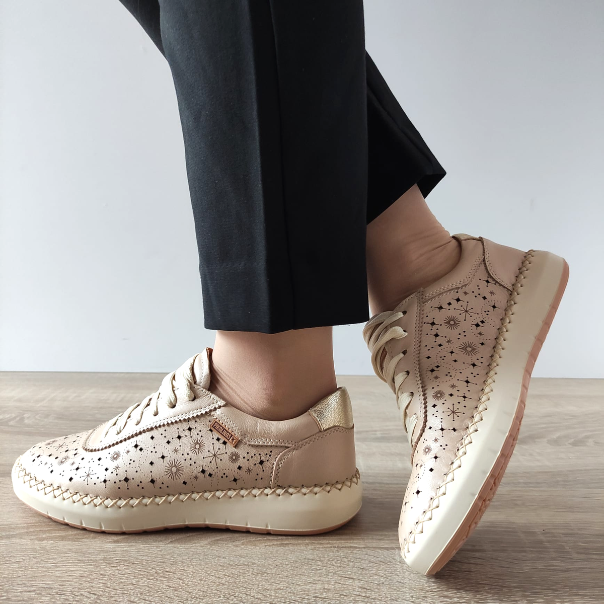 PANTOFI PERFORATI DAMA PIKOLINOS W6B-6515CPC1 BEJ MARFIL - imagine 2