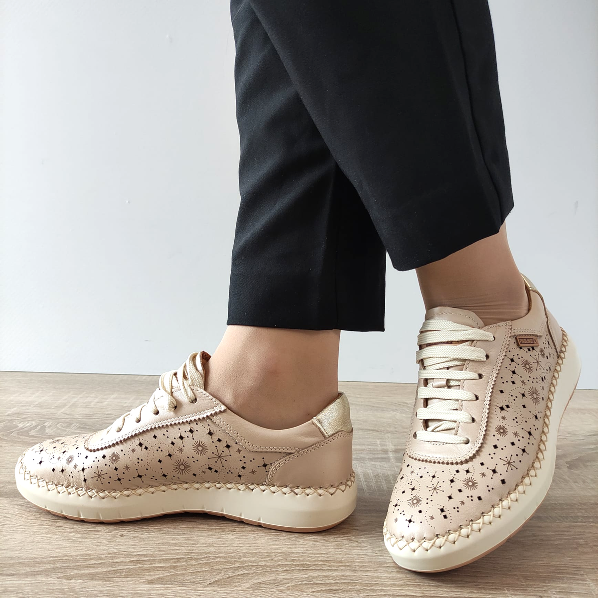 PANTOFI PERFORATI DAMA PIKOLINOS W6B-6515CPC1 BEJ MARFIL - imagine 3