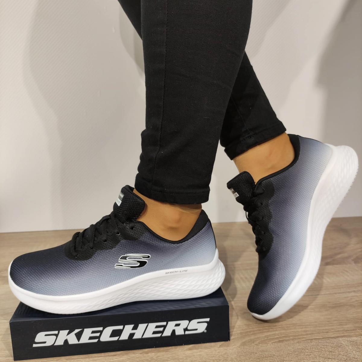 PANTOFI SPORT DAMA SKECHERS 149995 BKW NEGRI - imagine 2