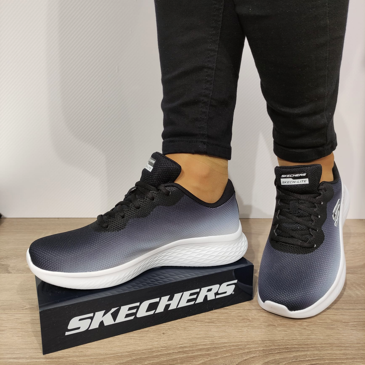 PANTOFI SPORT DAMA SKECHERS 149995 BKW NEGRI - imagine 3