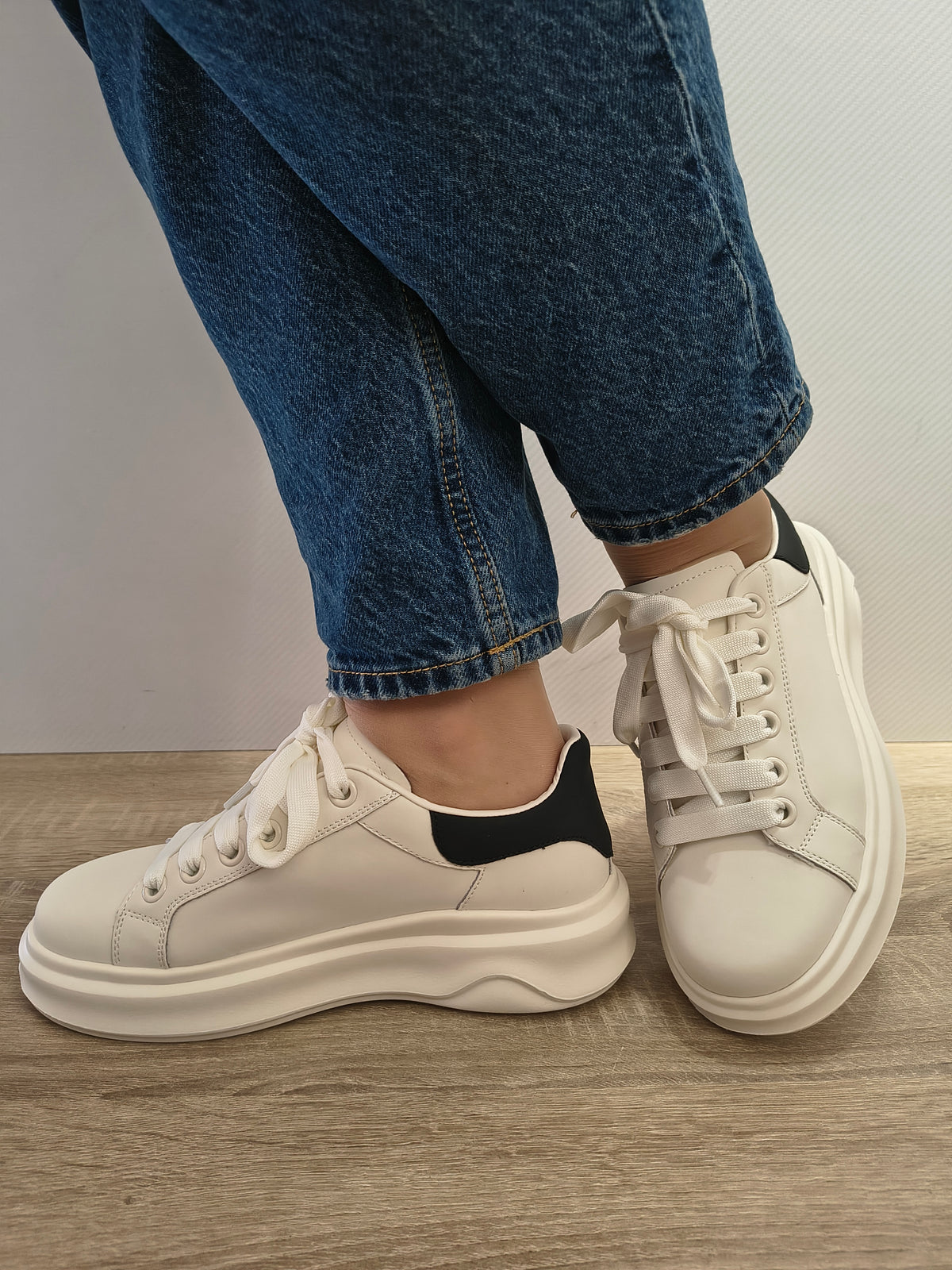 PANTOFI CASUAL FRANCO GERARDO FP26302 ALBI CU NEGRU - imagine 2
