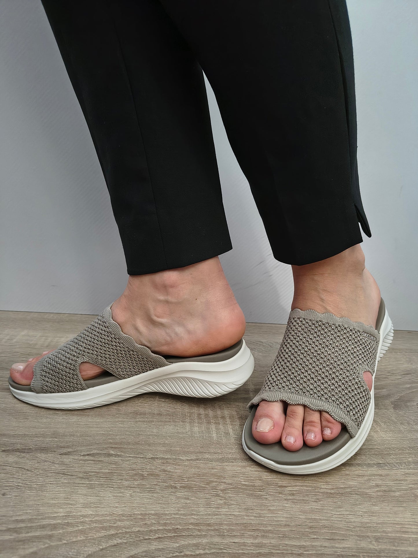 Saboti Casual Damă Skechers 164055 Tpe Taupe - Textil