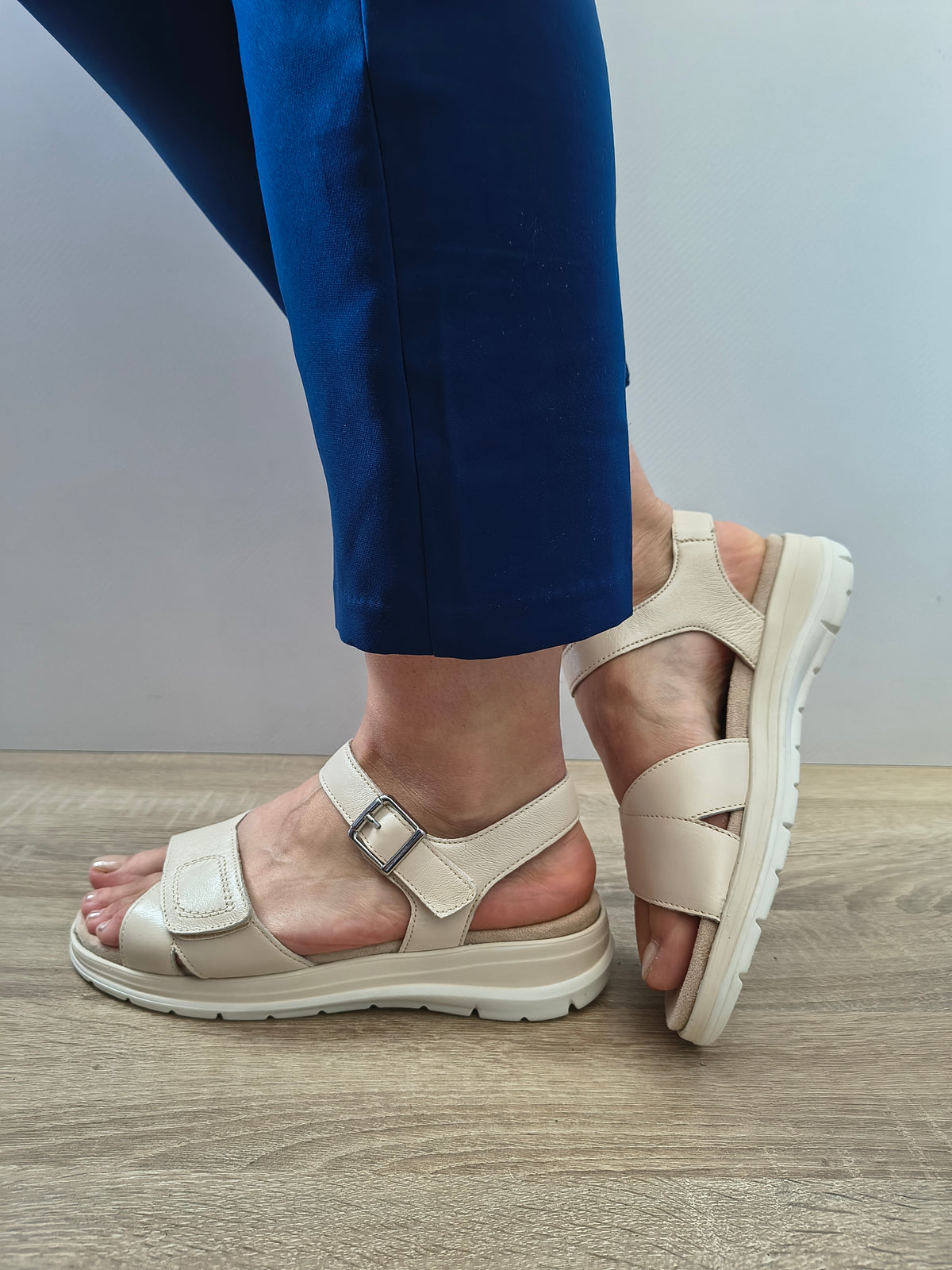 Sandale Casual Damă Caprice 28761-46 140 Crem Perlat - Piele Naturală - vedere 2
