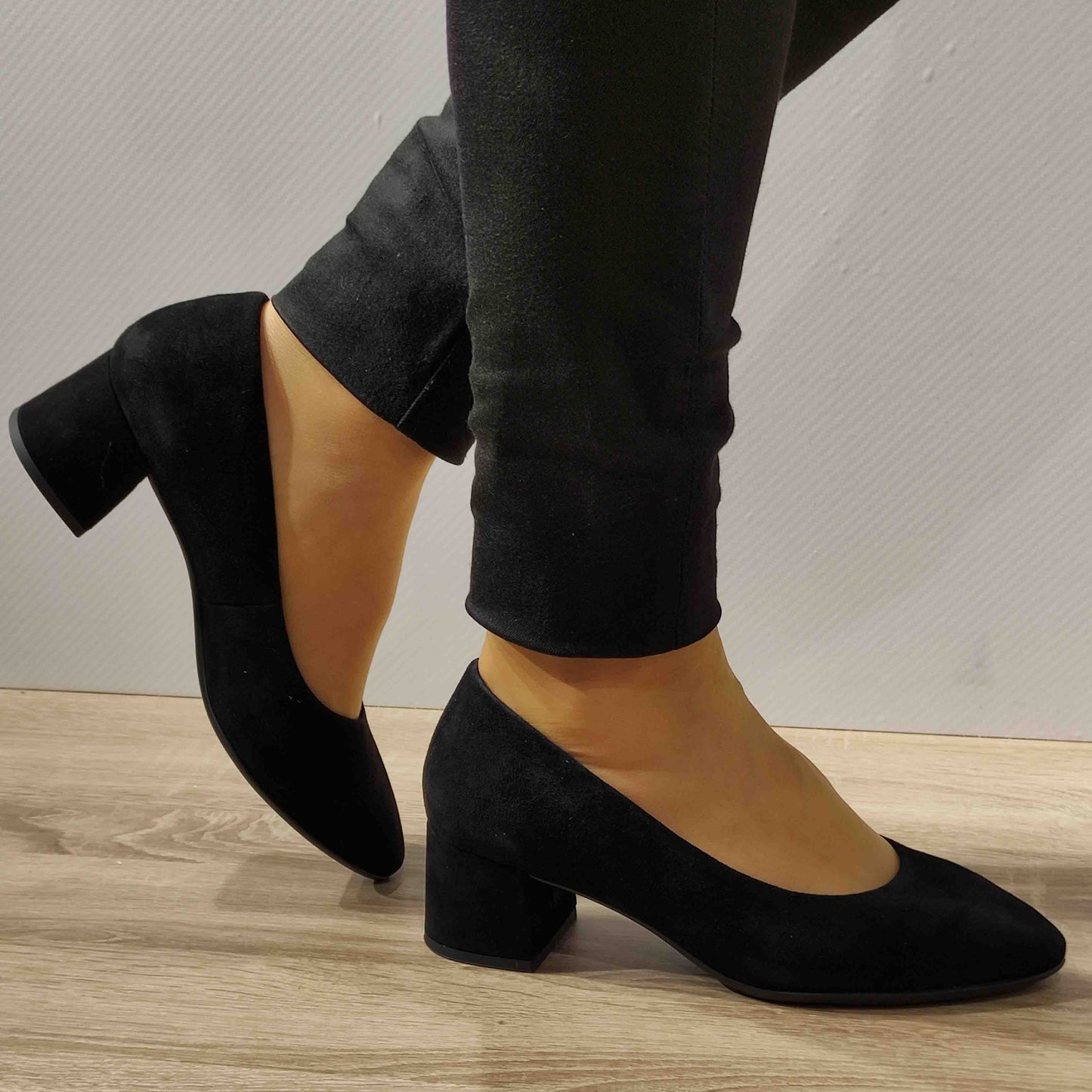 PANTOFI ELEGANTI DAMA TAMARIS 82300-20 NEGRI VELUR - imagine 3