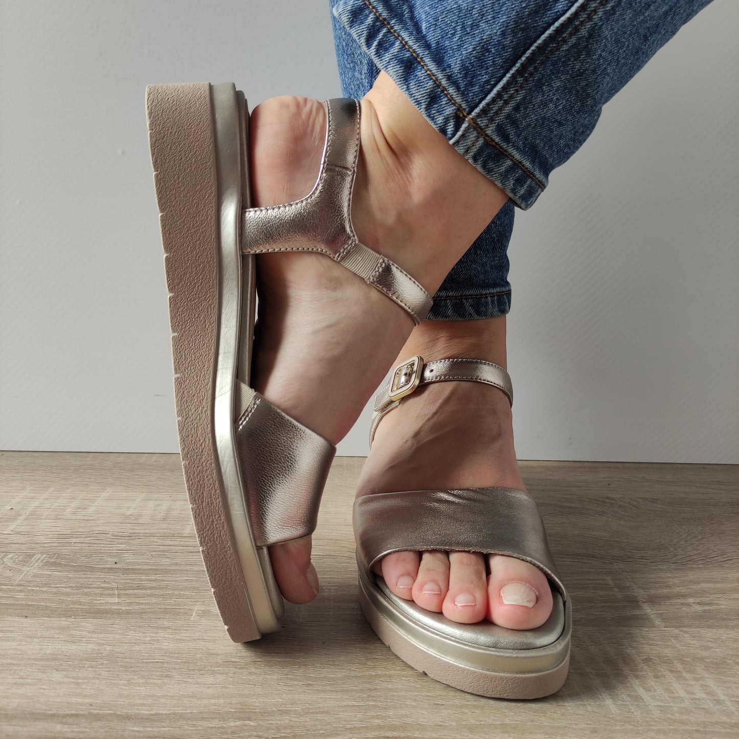 SANDALE CASUAL DAMA TAMARIS 88708-42 LT GOLD