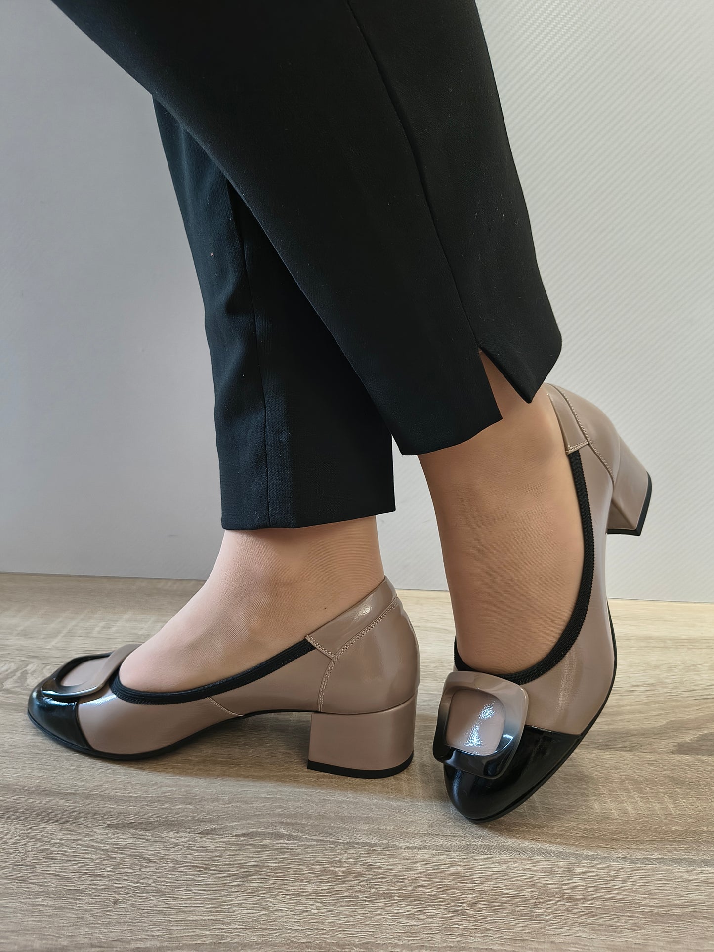 PANTOFI ELEGANTI DAMA AGA 02373 272 3079 GREJ/NEGRU LAC