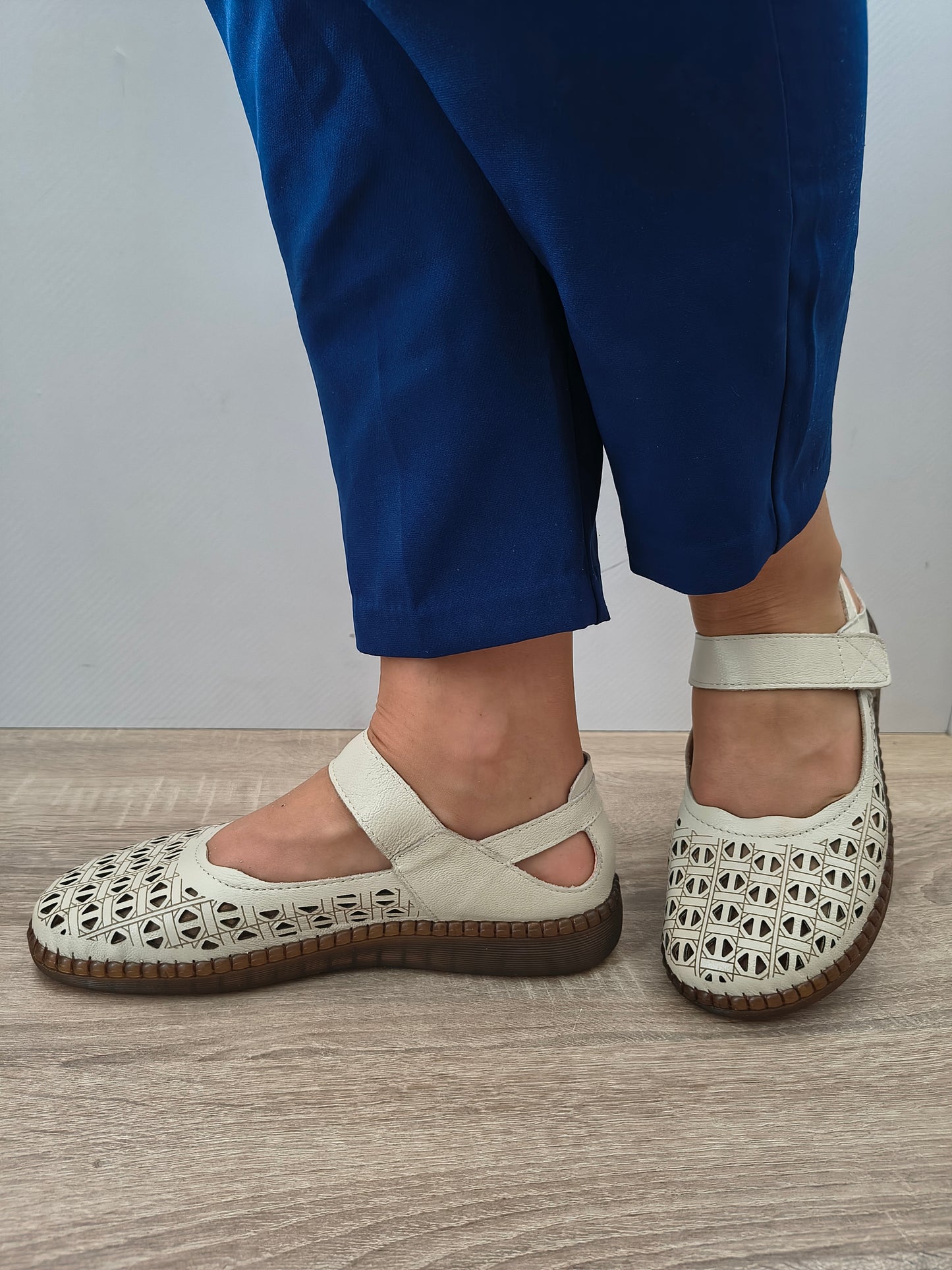 PANTOFI PERFORATI DAMA FORMAZIONE S9686 CREM