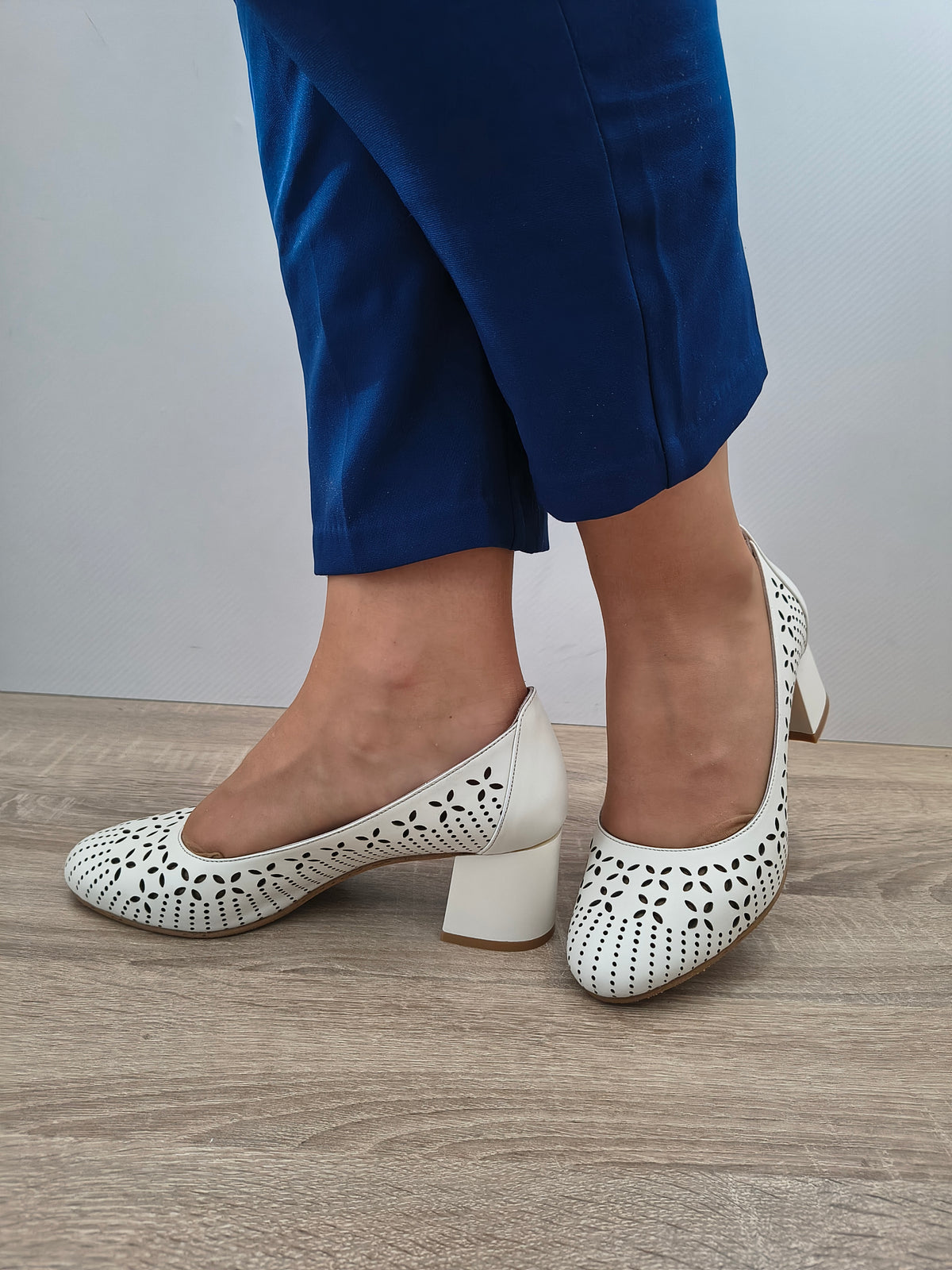 PANTOFI PERFORATI DAMA DOGATI 050 850 BEJ - imagine 6