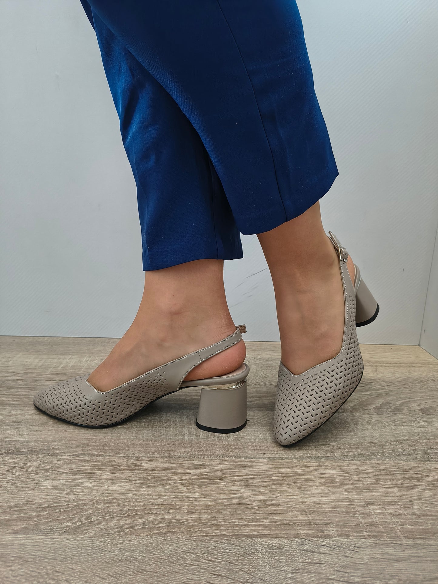 PANTOFI DECUPATI DAMA DOGATI 049 1615 GREJ