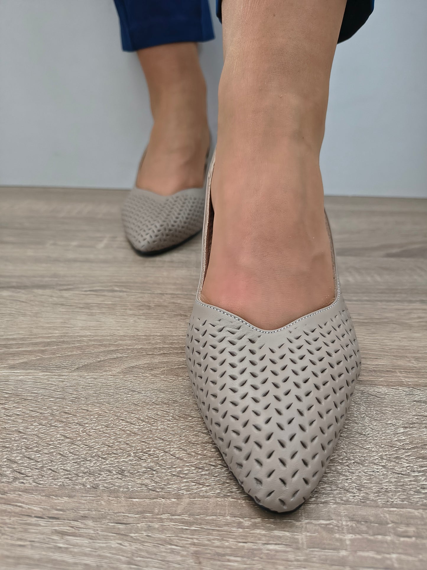 PANTOFI DECUPATI DAMA DOGATI 049 1615 GREJ