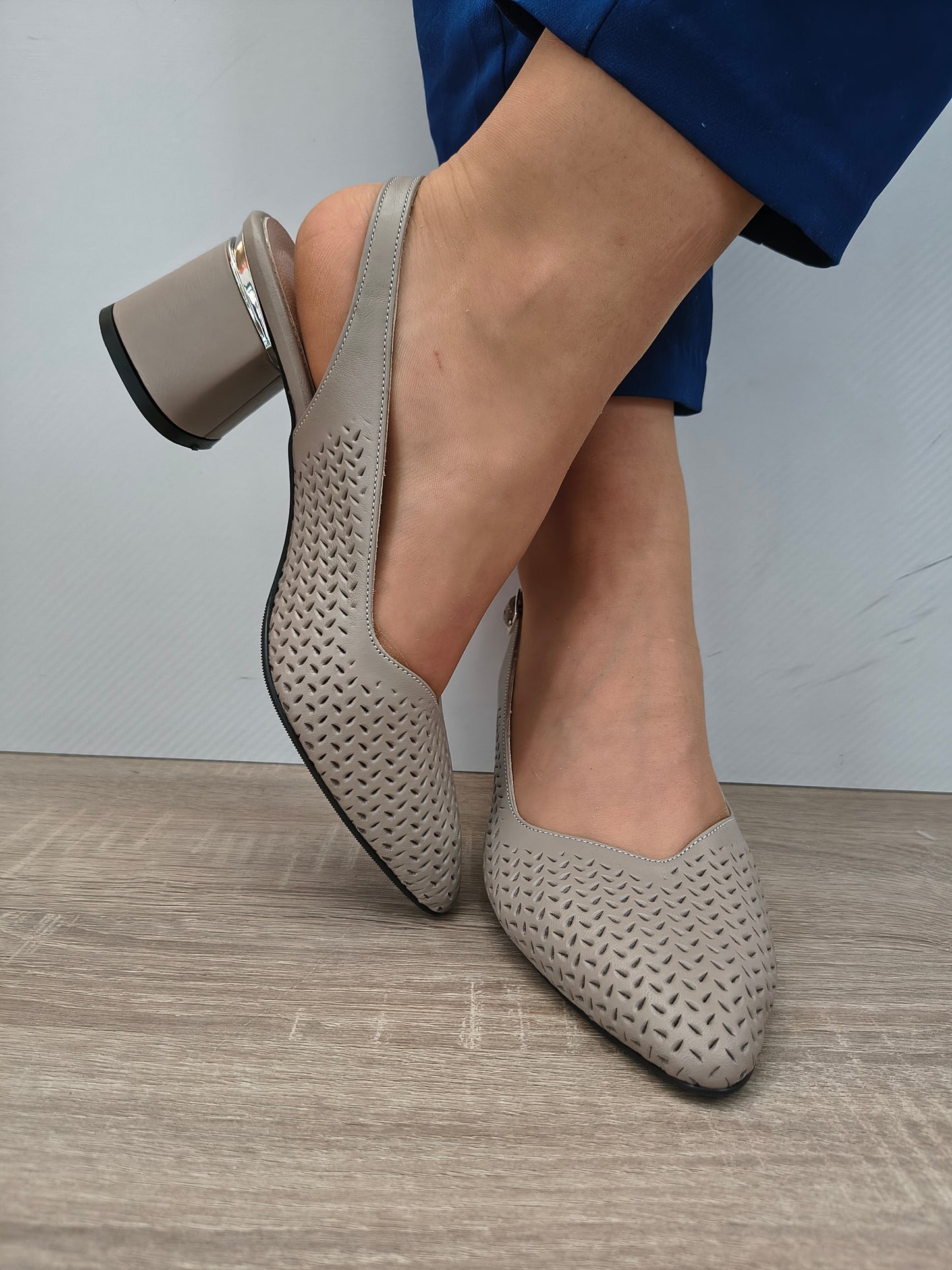 PANTOFI DECUPATI DAMA DOGATI 049 1615 GREJ