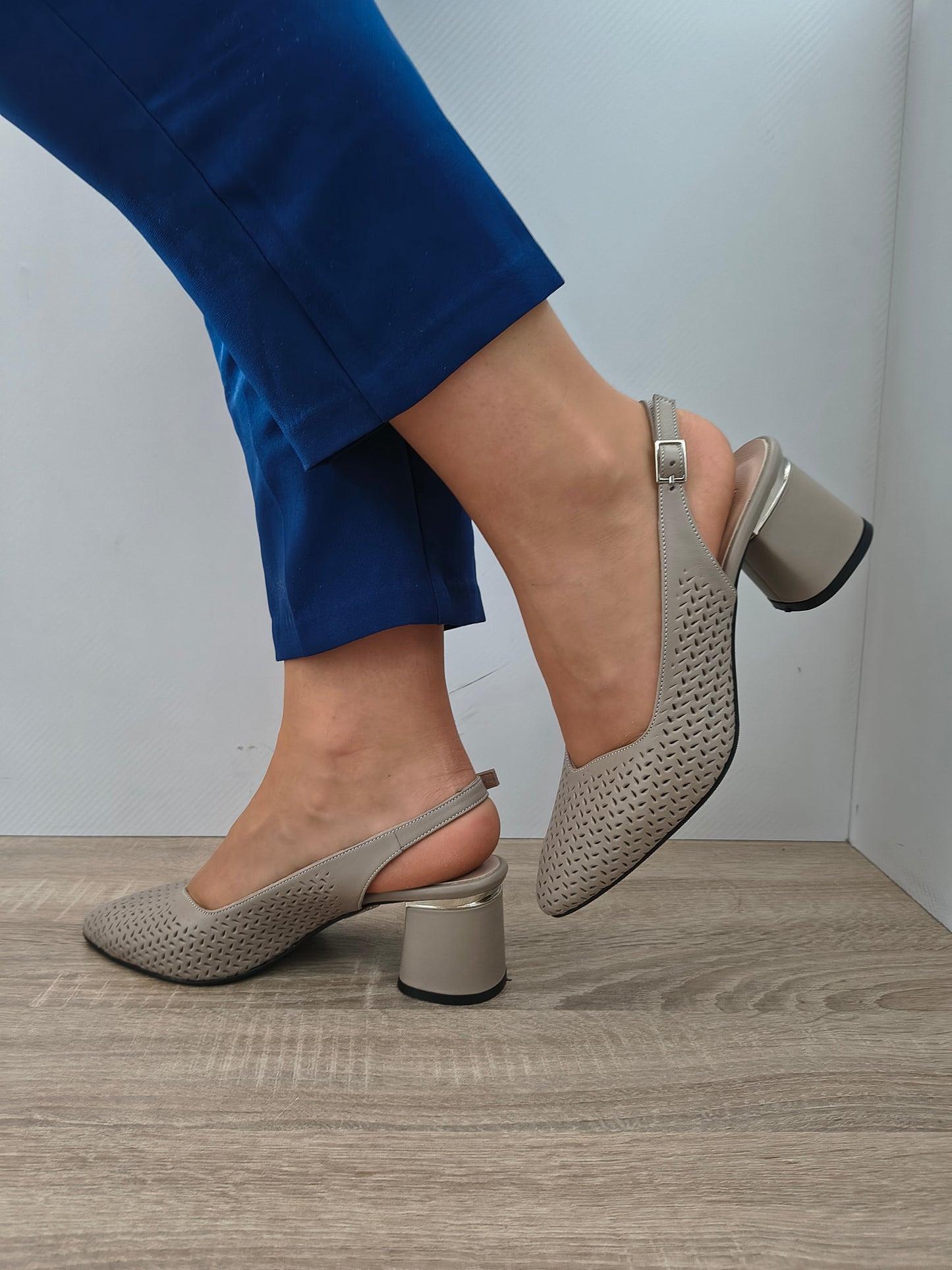 PANTOFI DECUPATI DAMA DOGATI 049 1615 GREJ